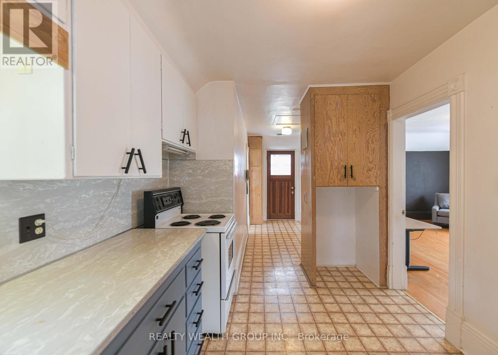 #2 23 PENETANG STREET - 29