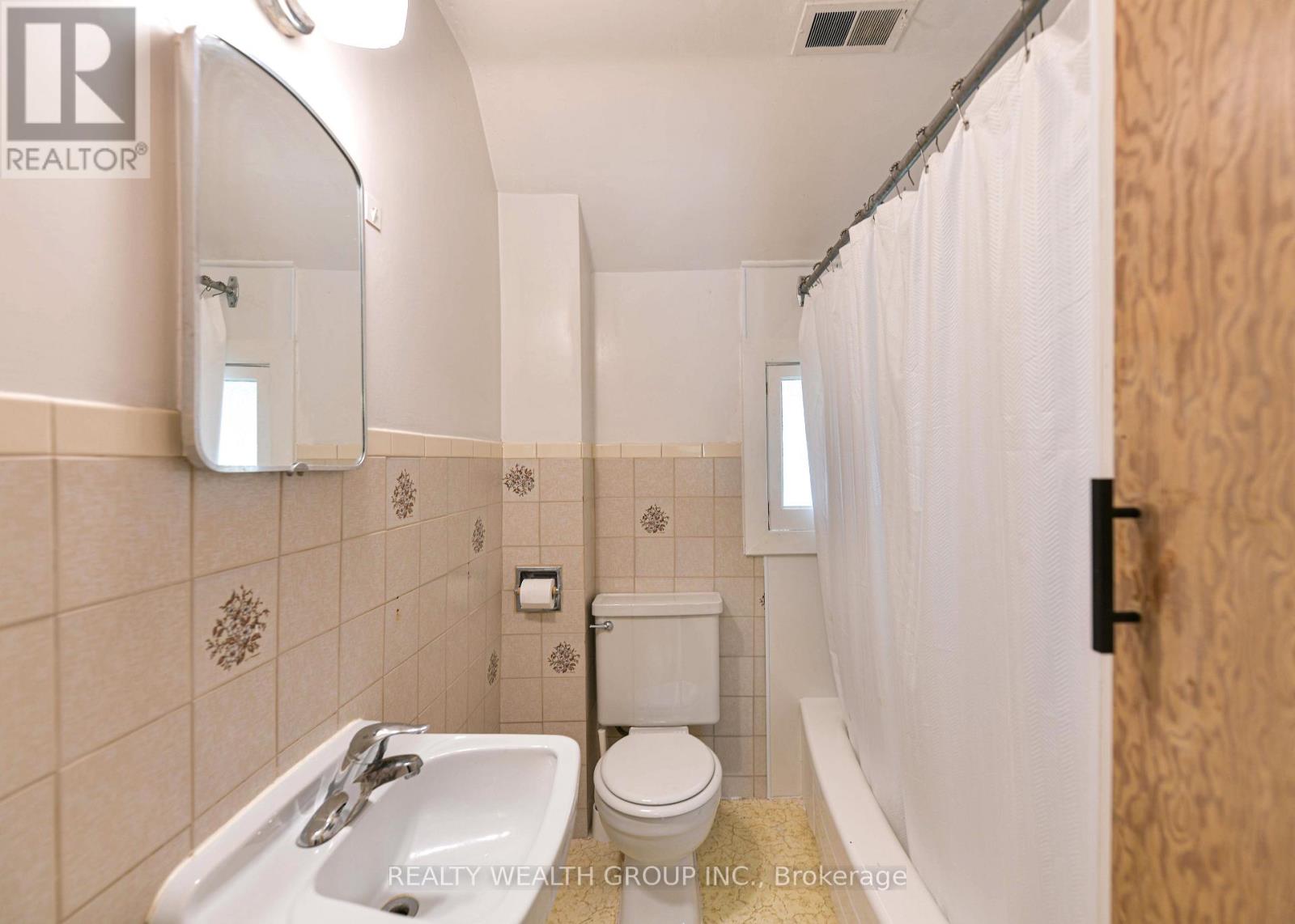 #2 23 PENETANG STREET - 31