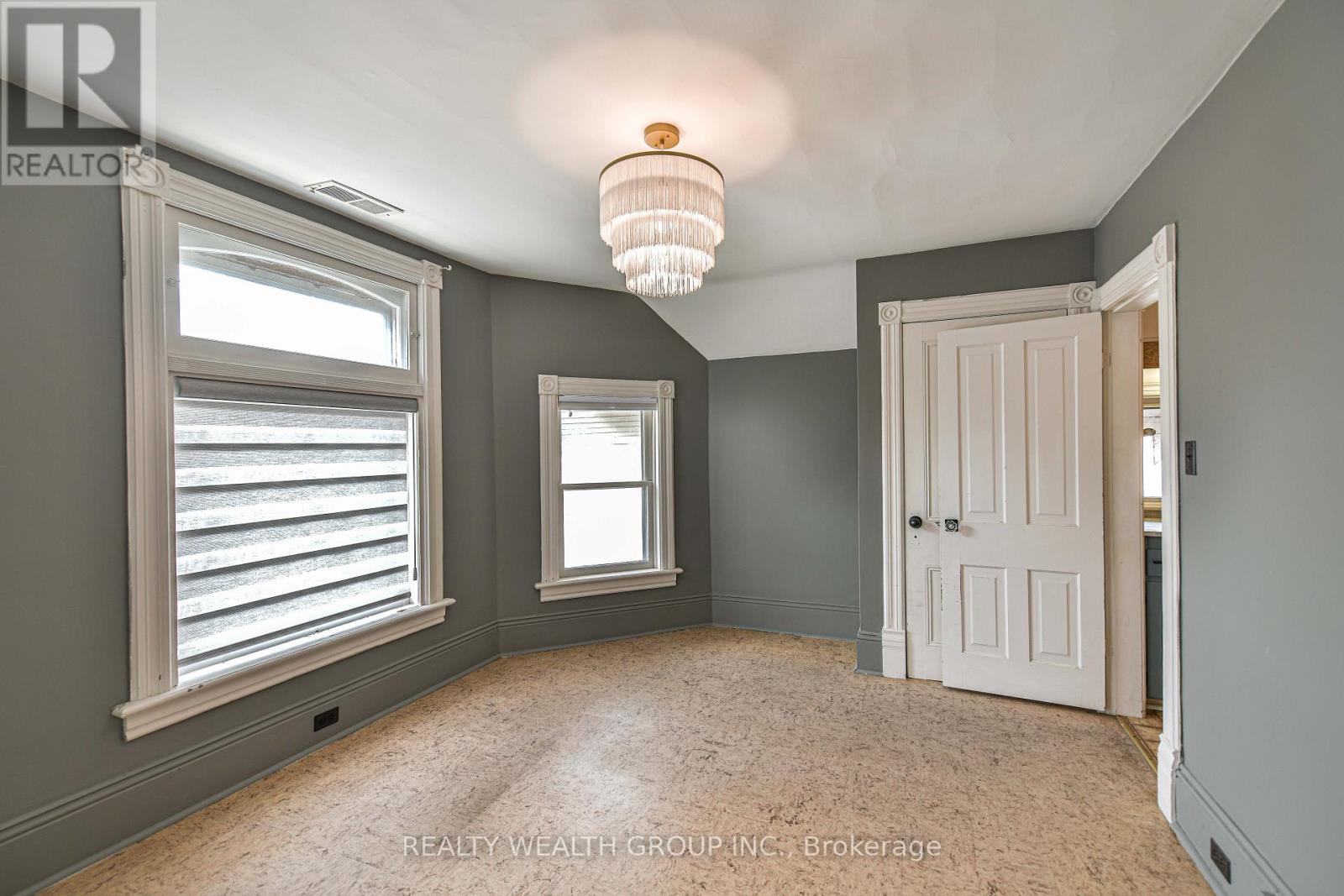 #2 23 PENETANG STREET - 33