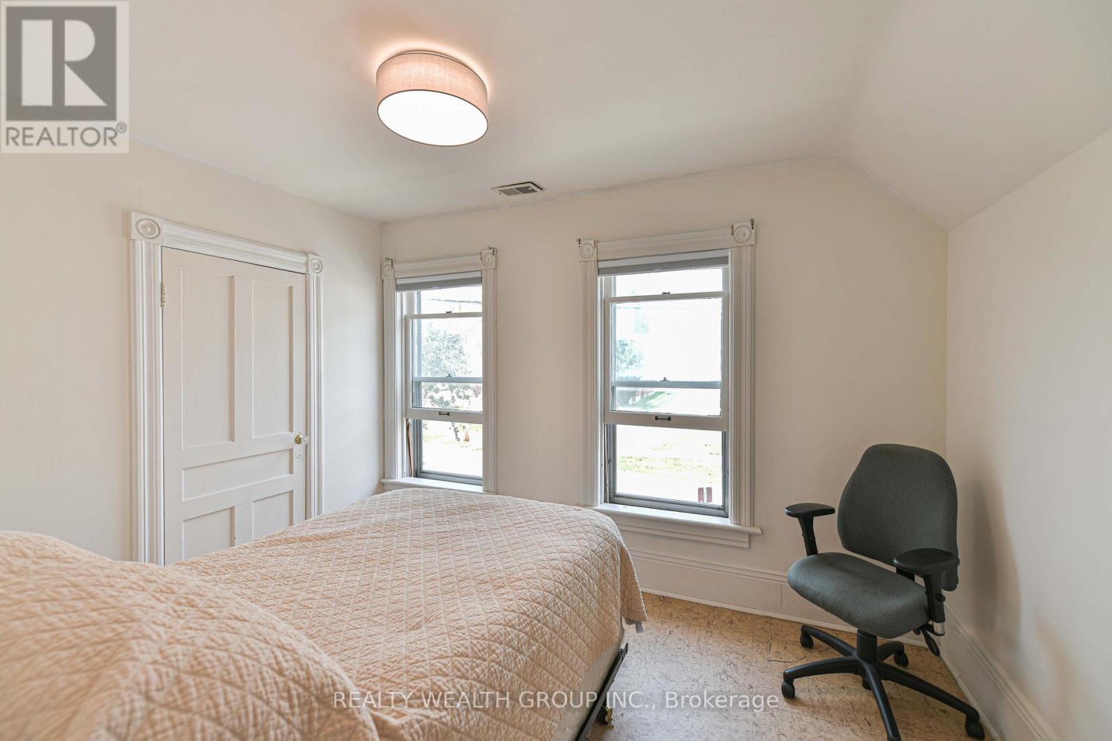 #2 23 PENETANG STREET - 34