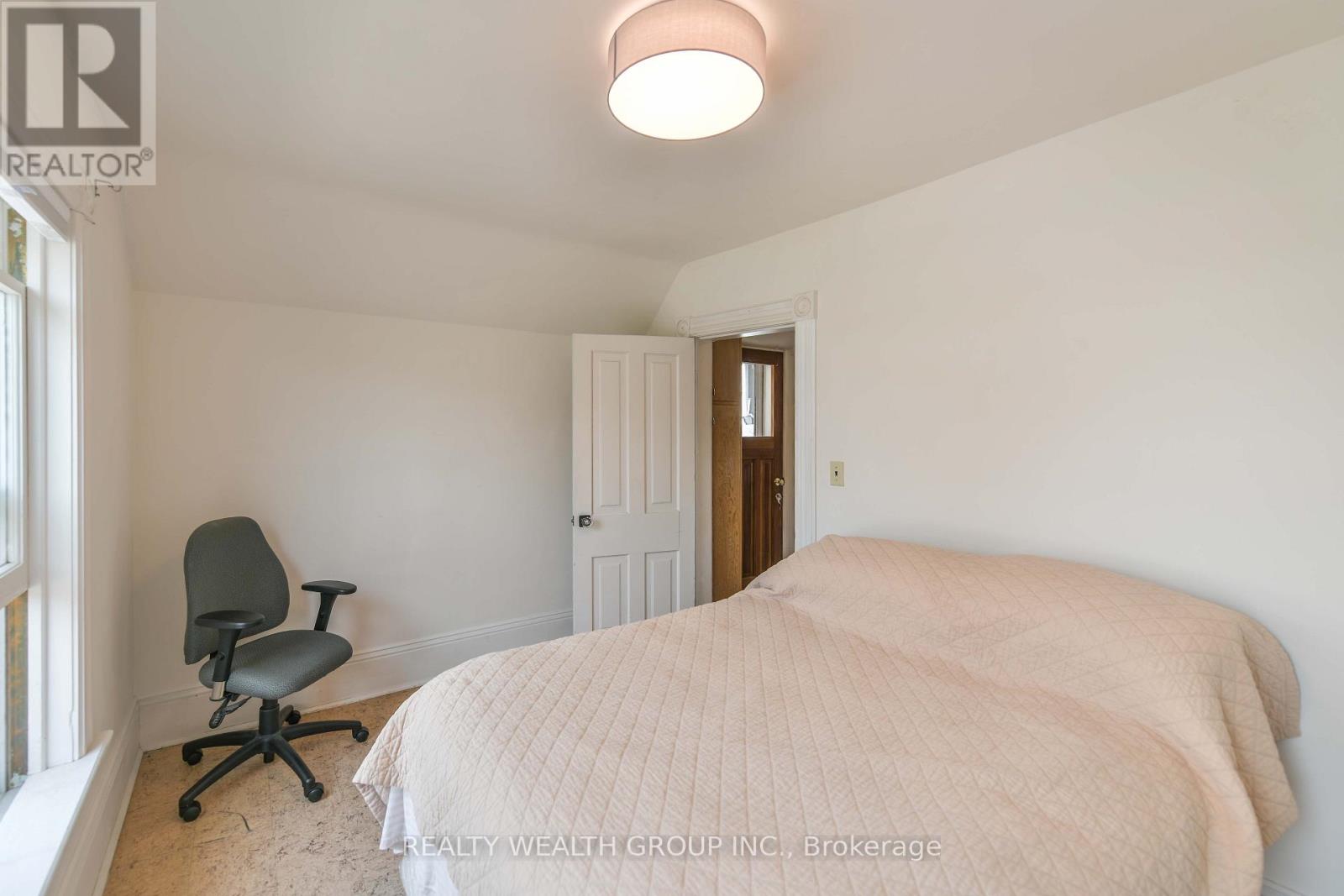 #2 23 PENETANG STREET - 35