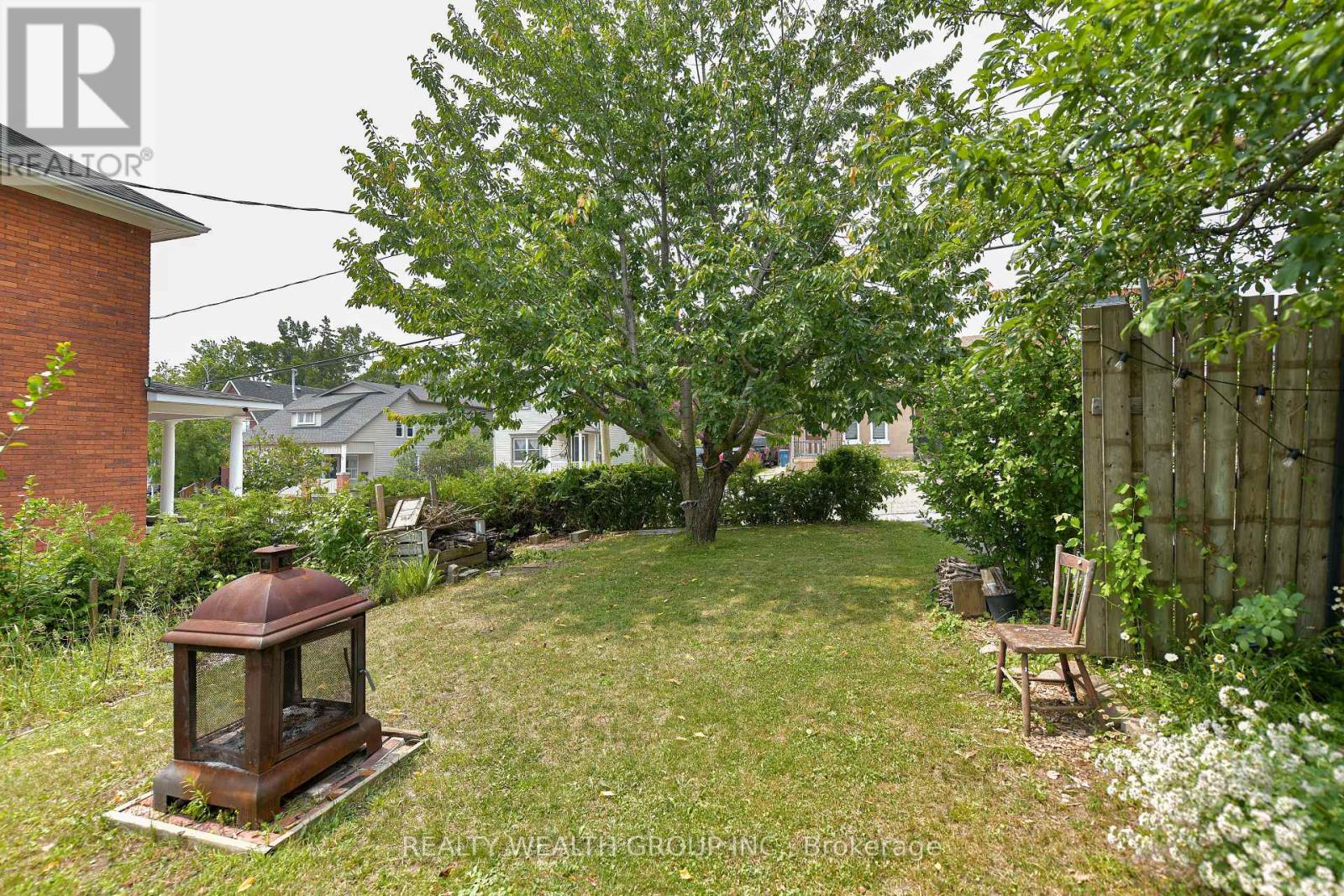 #2 23 PENETANG STREET - 7