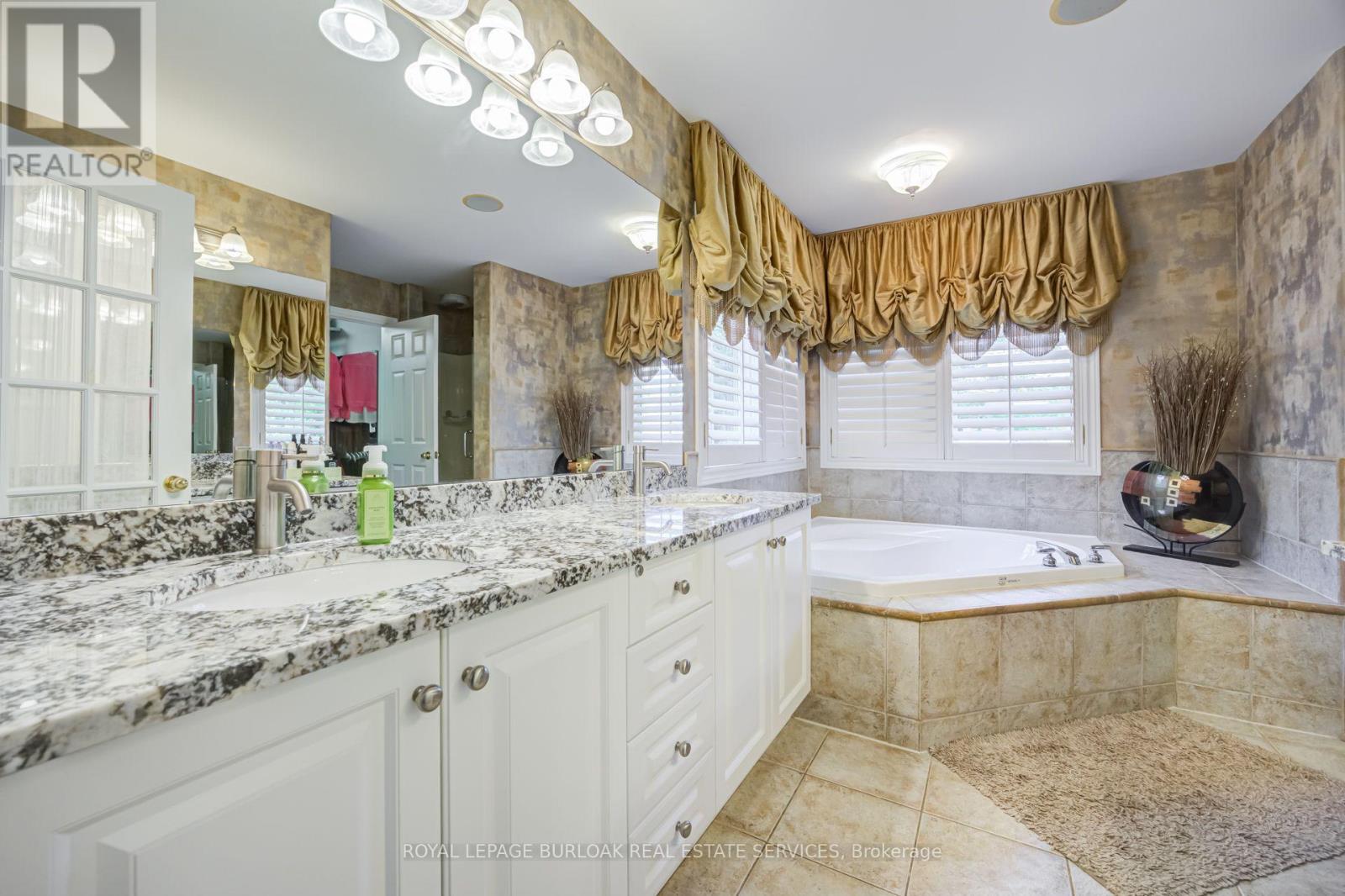 4278 CLUBVIEW DRIVE - Image 24