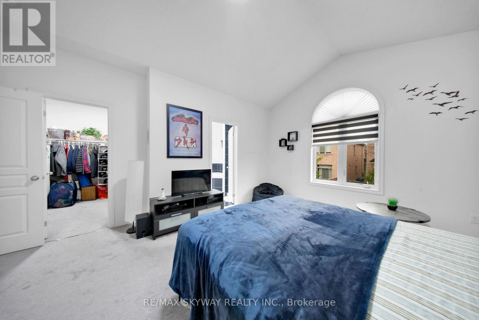 12 FITZGIBSON STREET - 17