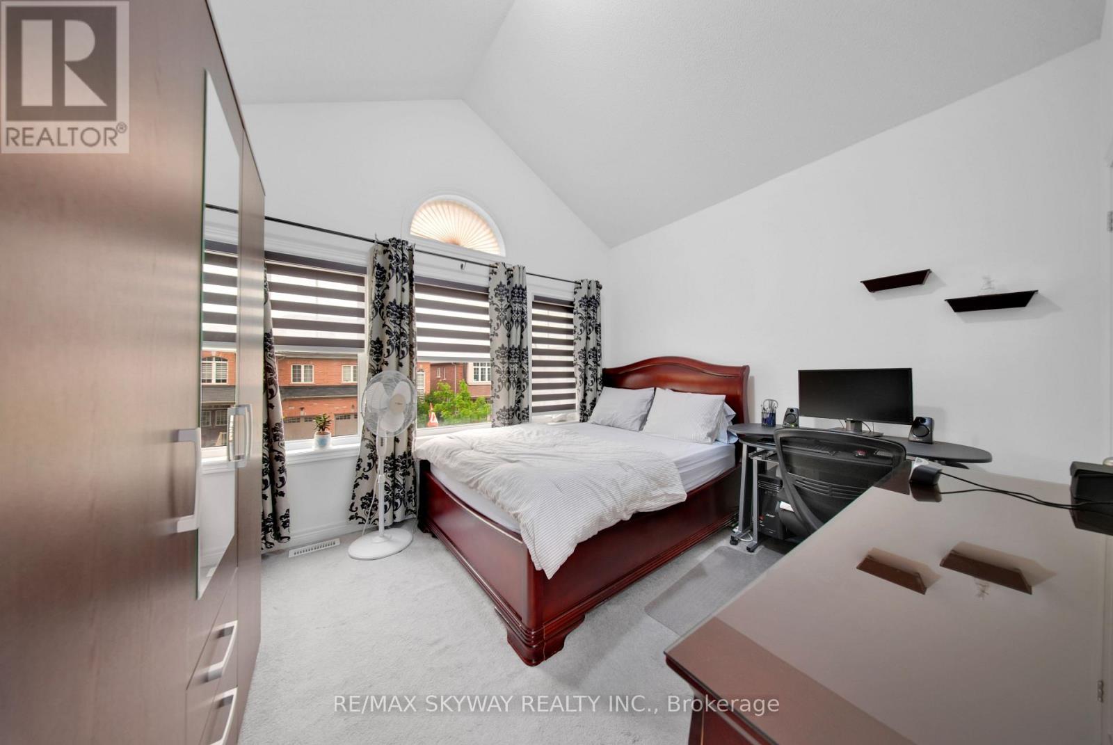 12 FITZGIBSON STREET - 22