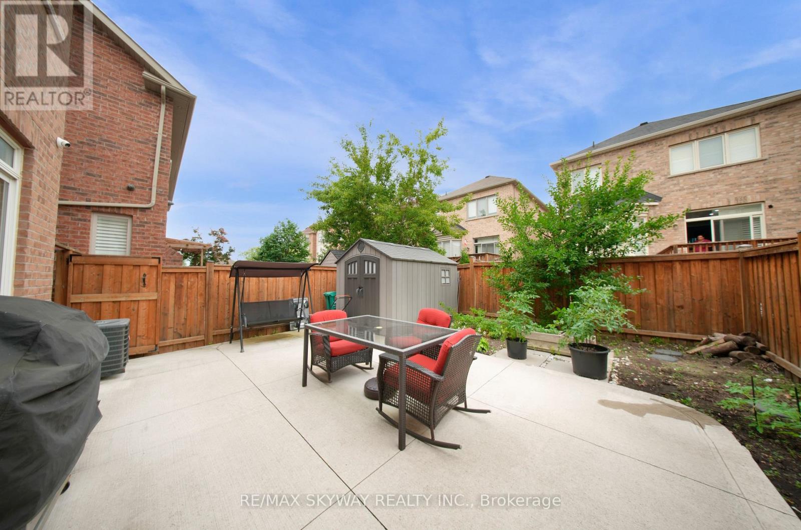 12 FITZGIBSON STREET - 31