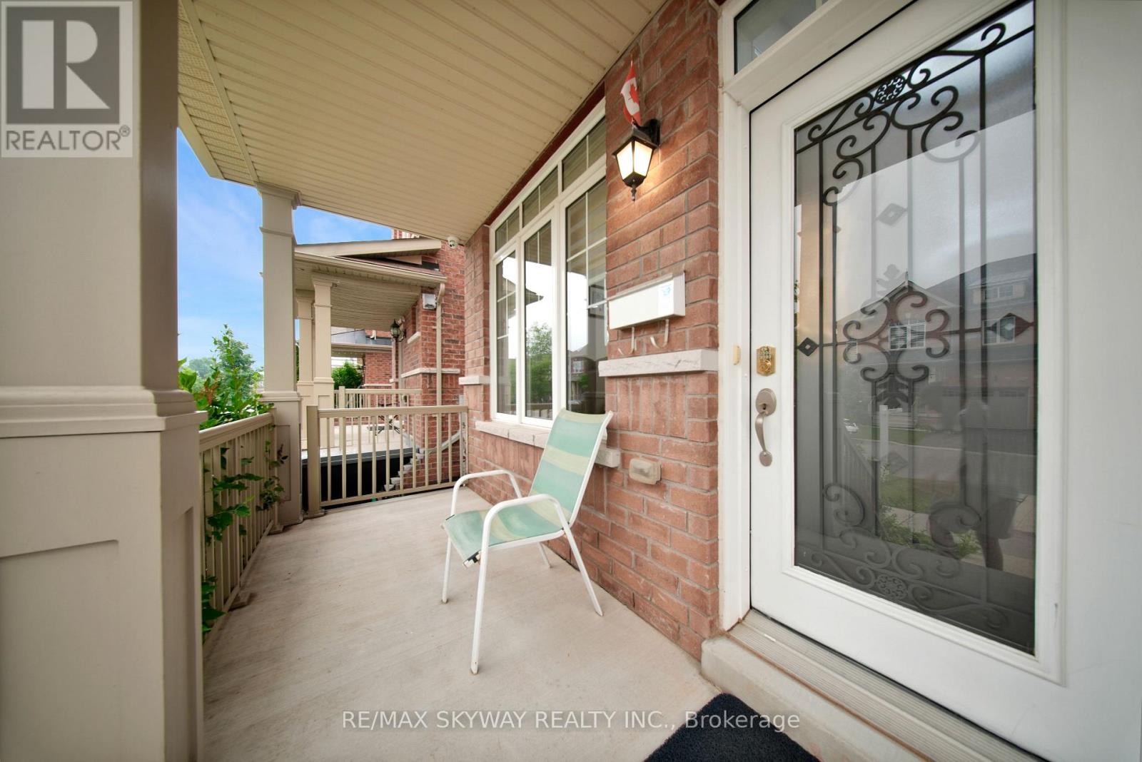 12 FITZGIBSON STREET - 32