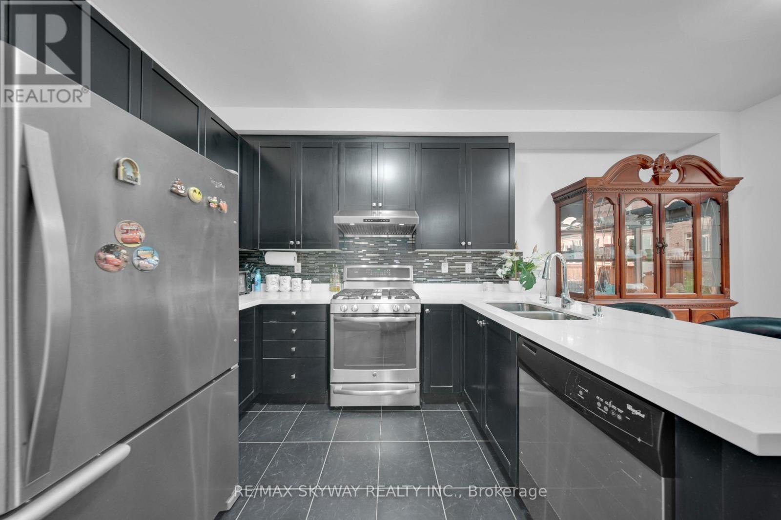 12 FITZGIBSON STREET - 7