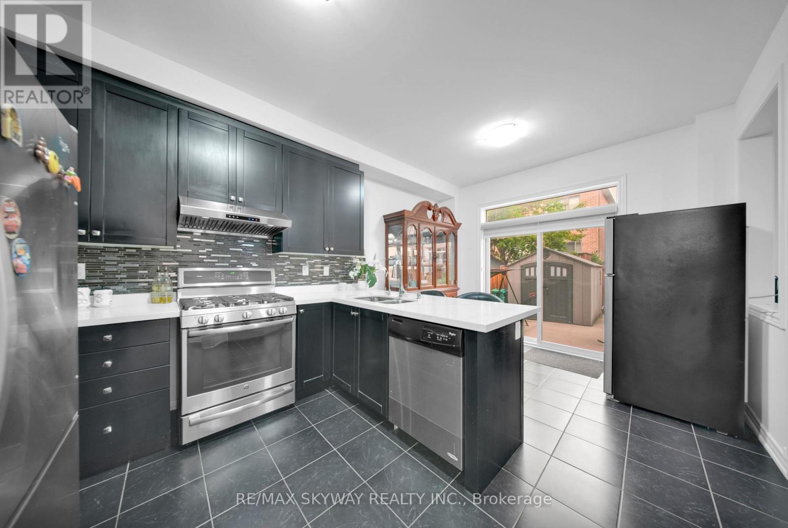 12 FITZGIBSON STREET - 8