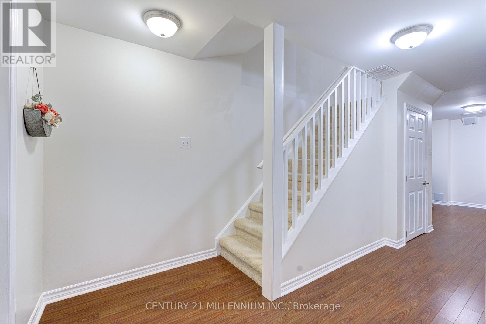 28 SILO COURT - 33