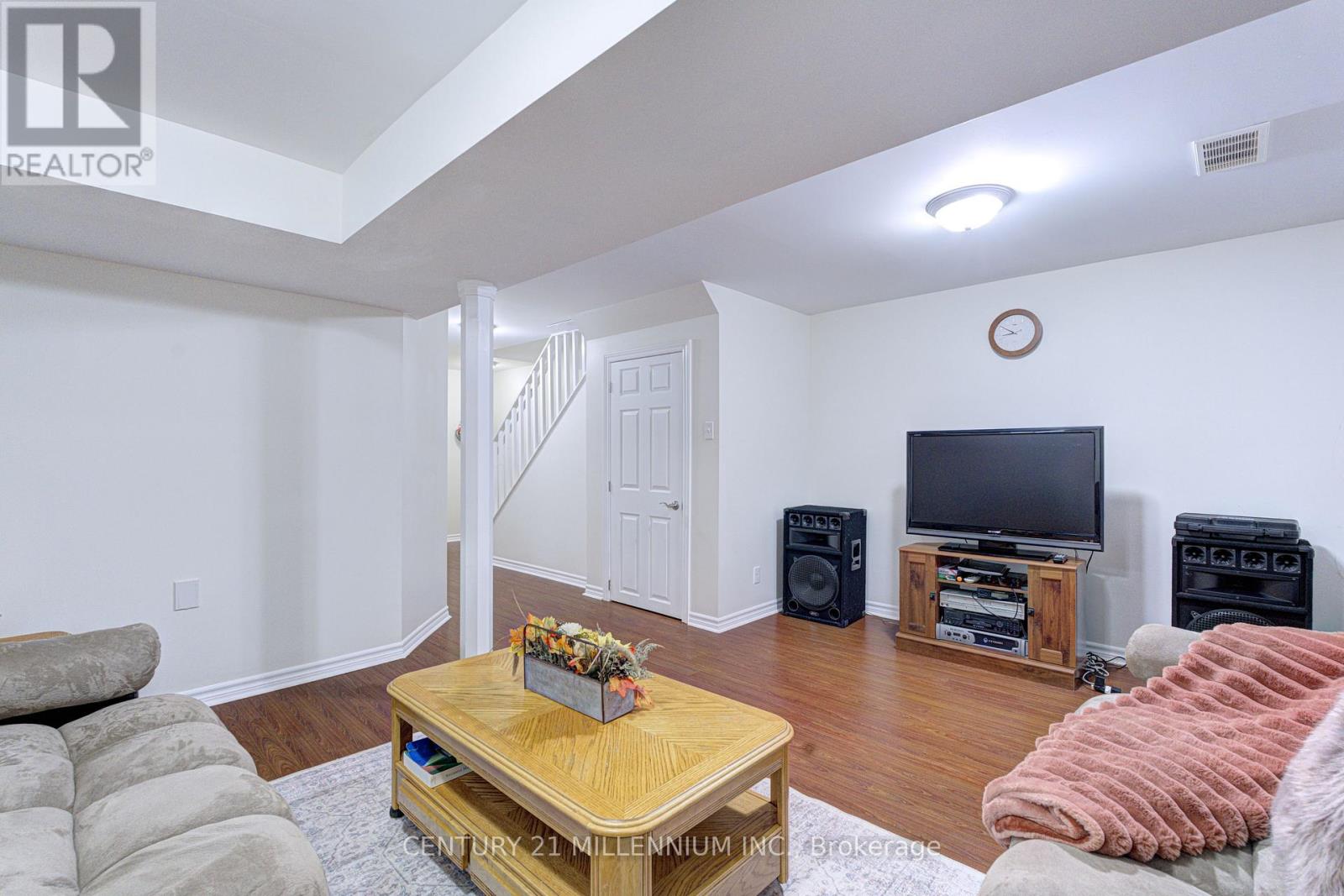 28 SILO COURT - 34