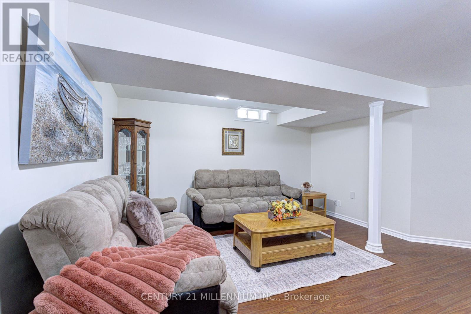 28 SILO COURT - 35