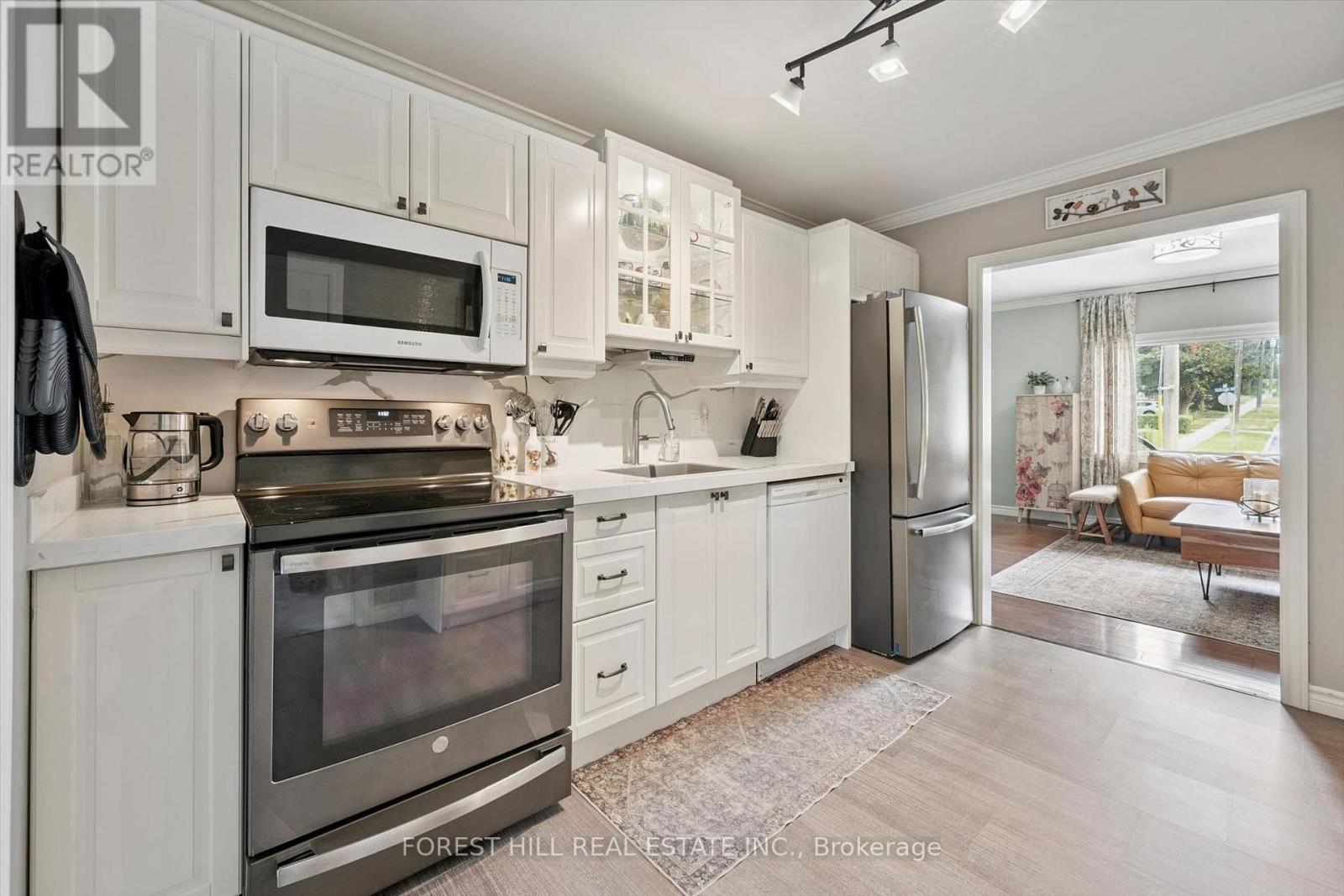 22 SLEEMAN AVENUE - 10