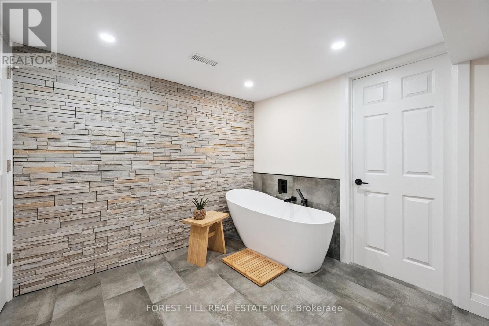 22 SLEEMAN AVENUE - 22