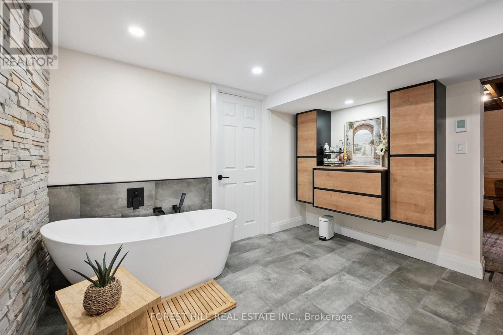 22 SLEEMAN AVENUE - 23
