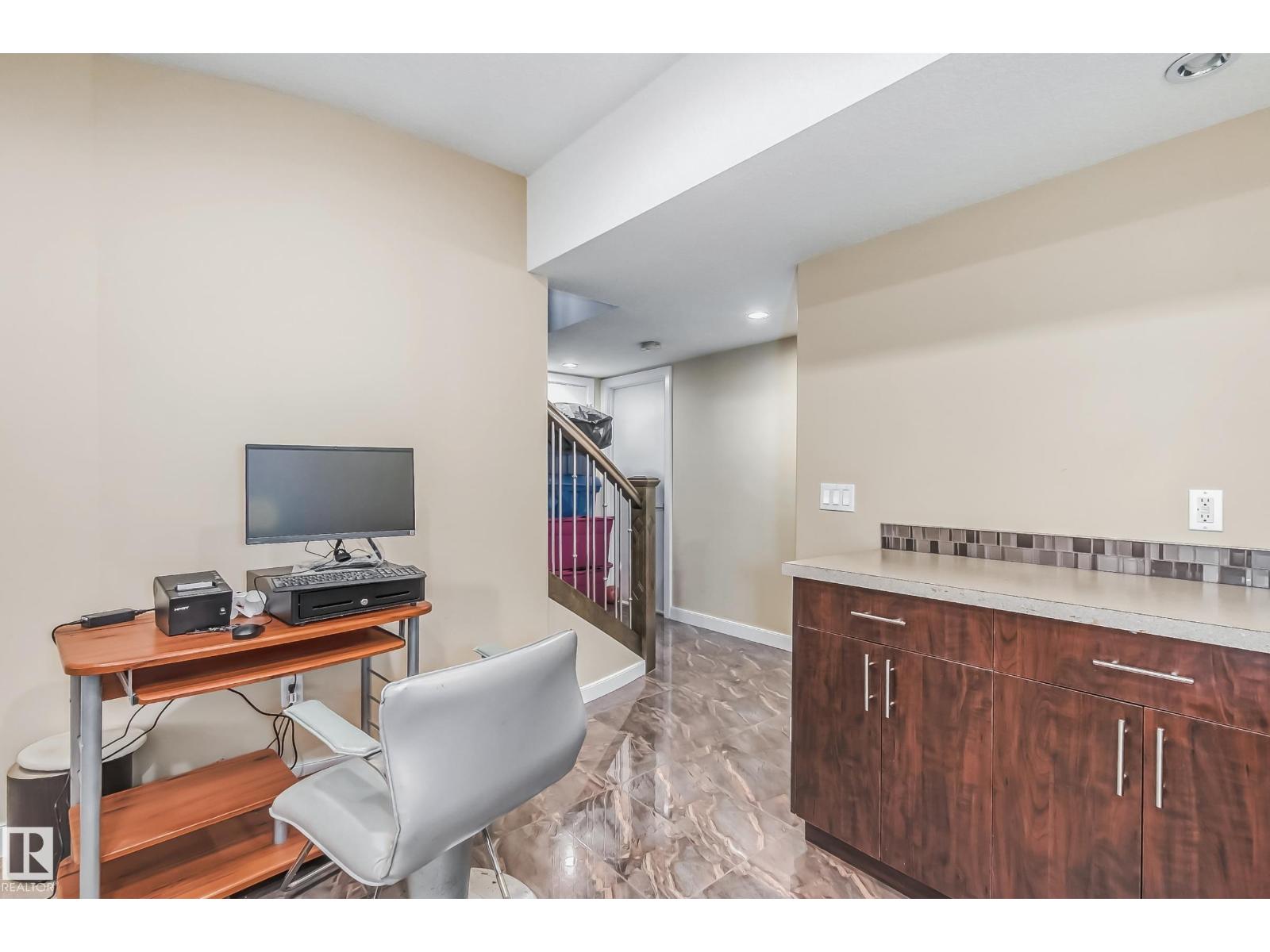 4104 8 ST NW - 36