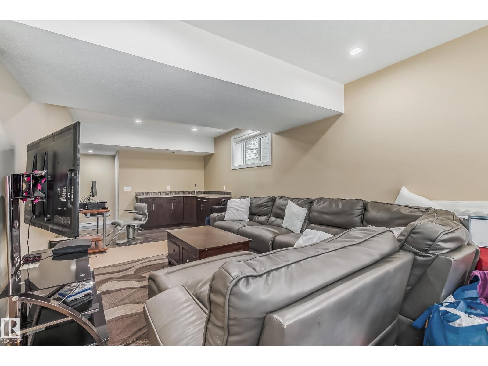 4104 8 ST NW - 38