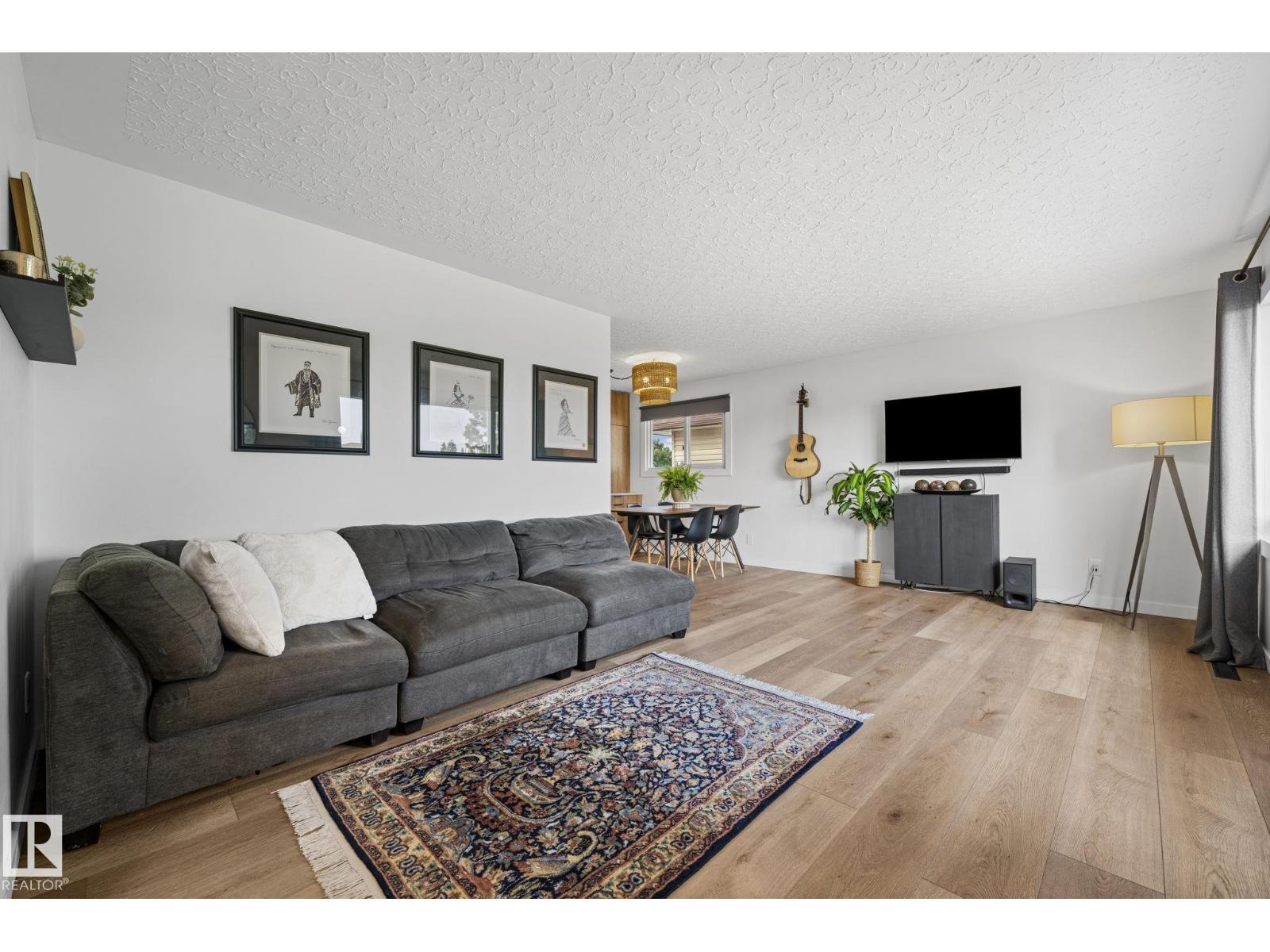 5707 95 AV NW - 12