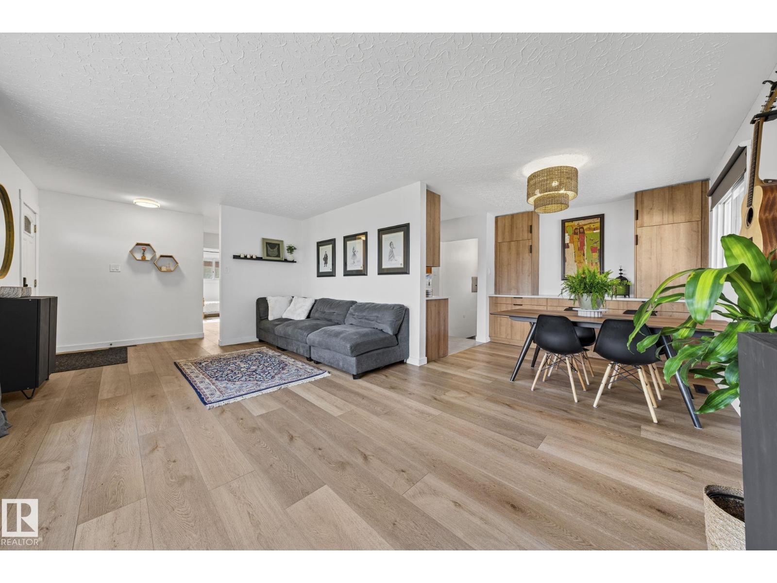 5707 95 AV NW - 13