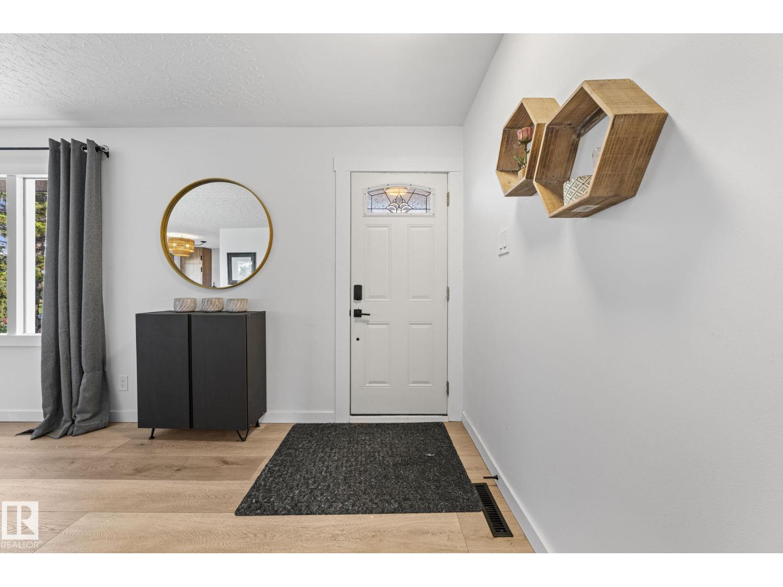 5707 95 AV NW - 15