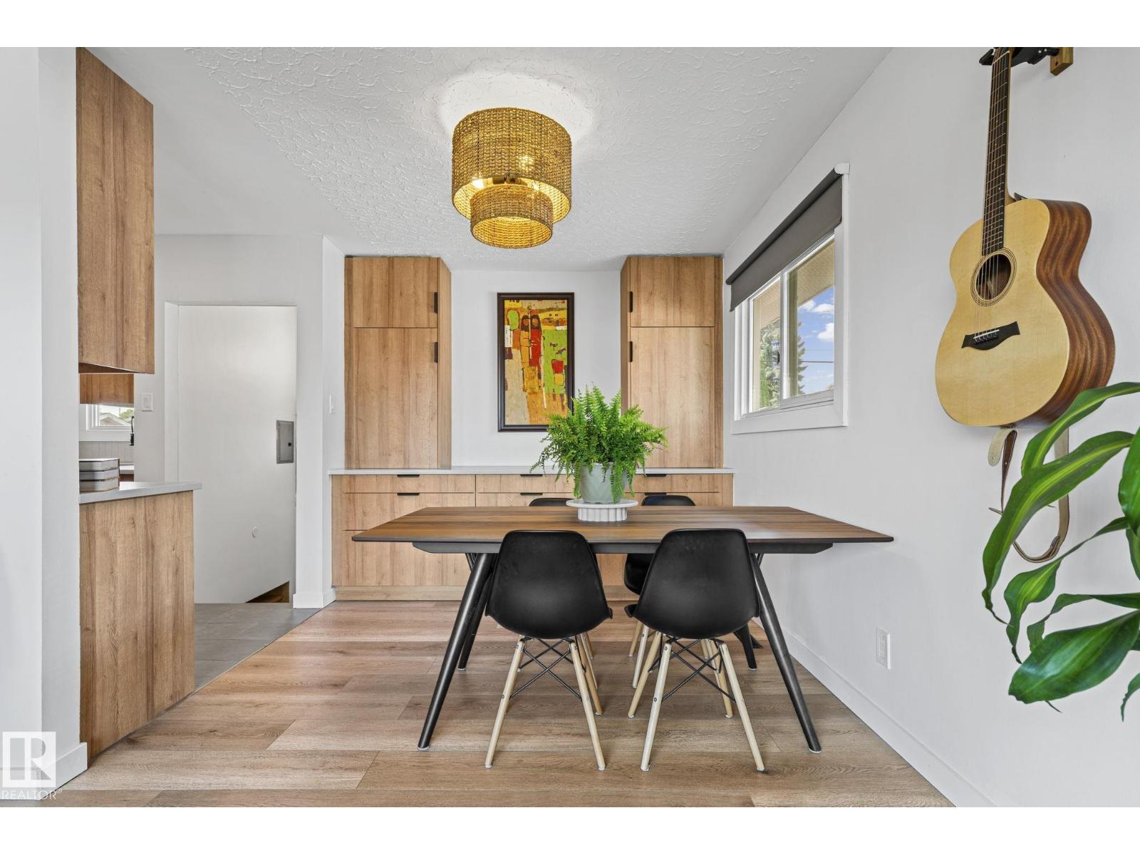 5707 95 AV NW - 16