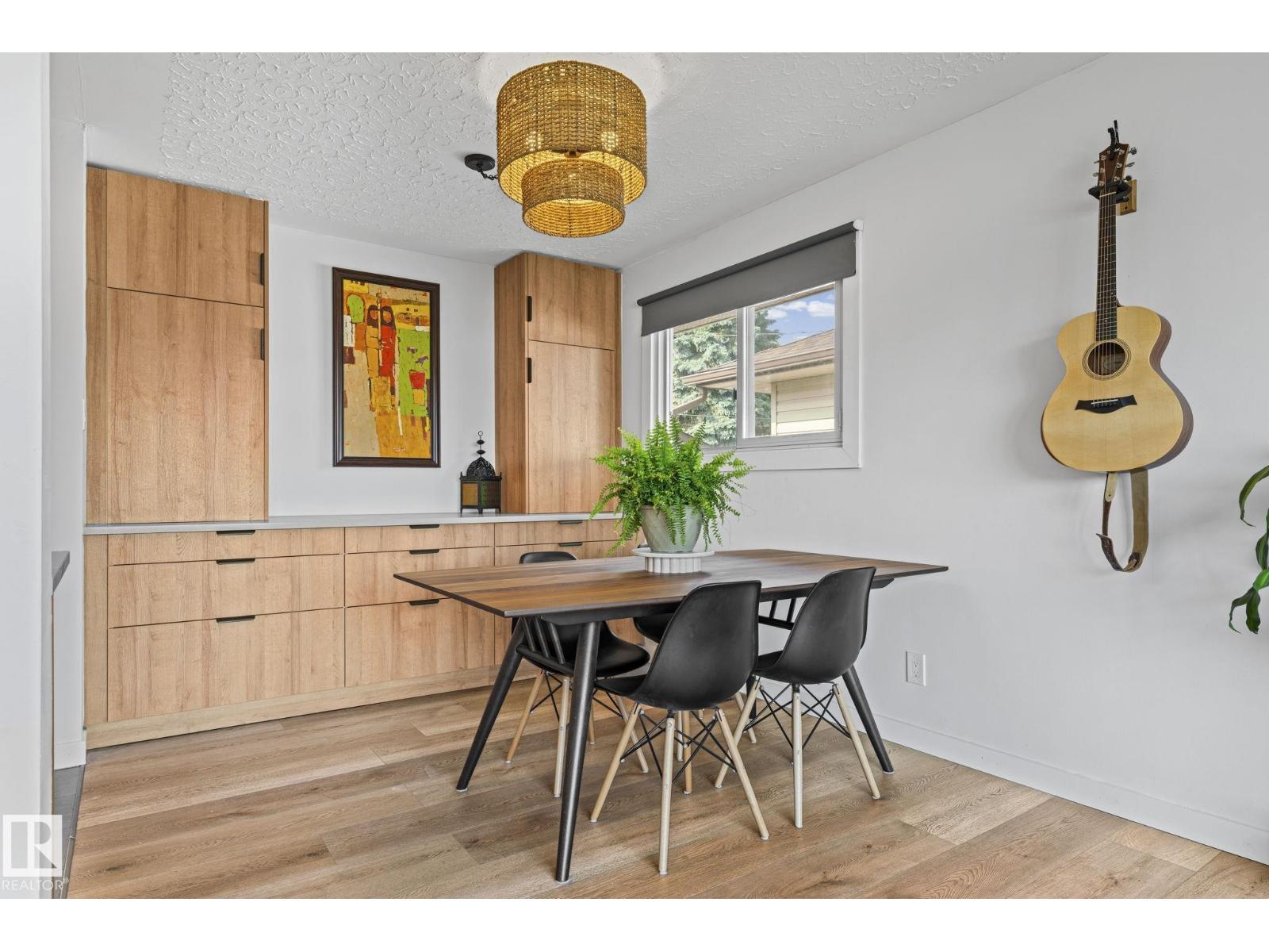 5707 95 AV NW - 17