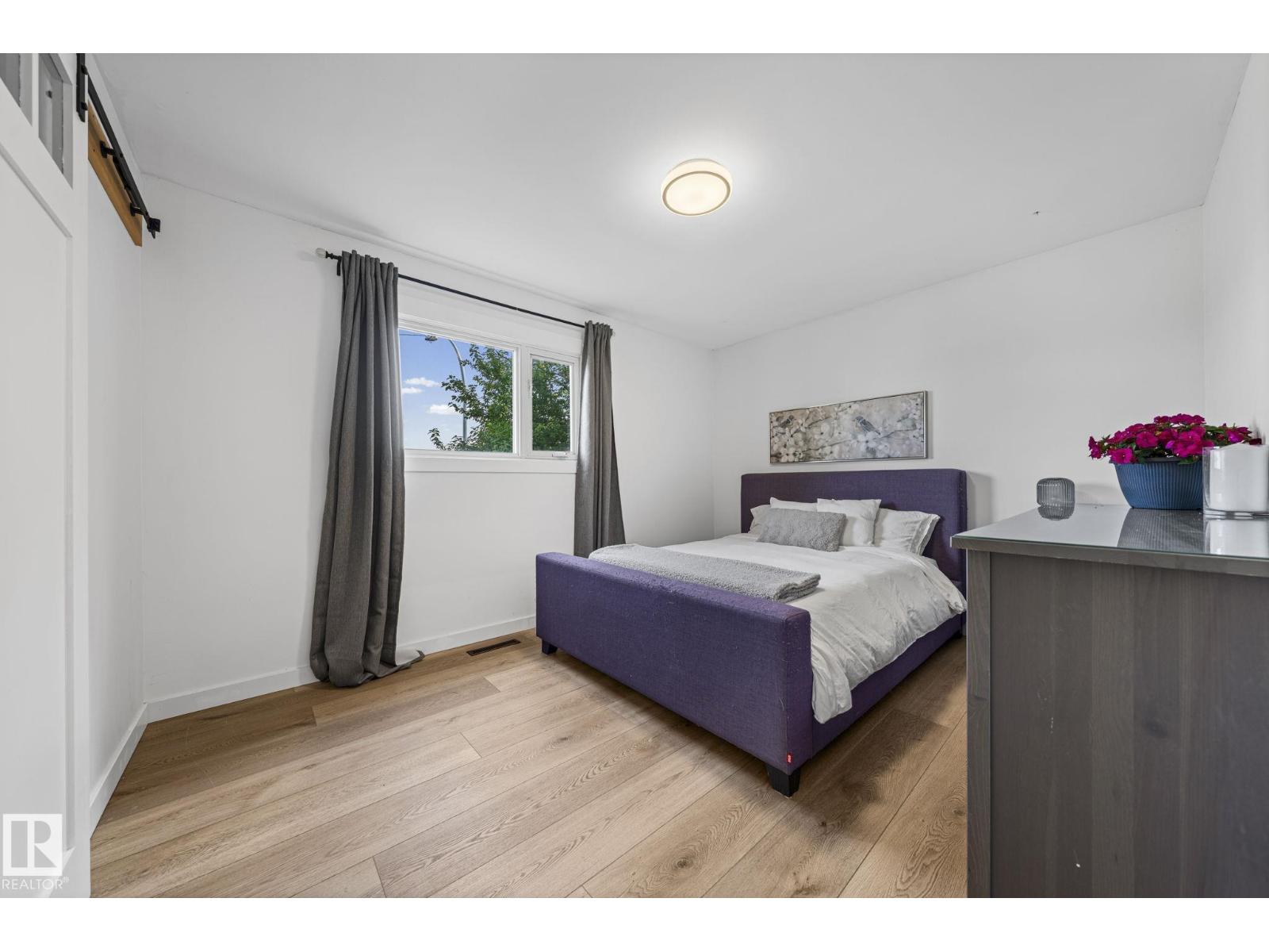5707 95 AV NW - 19