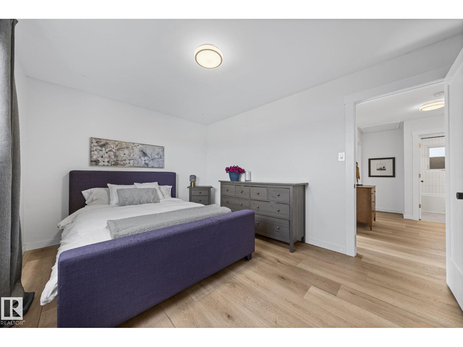 5707 95 AV NW - 21
