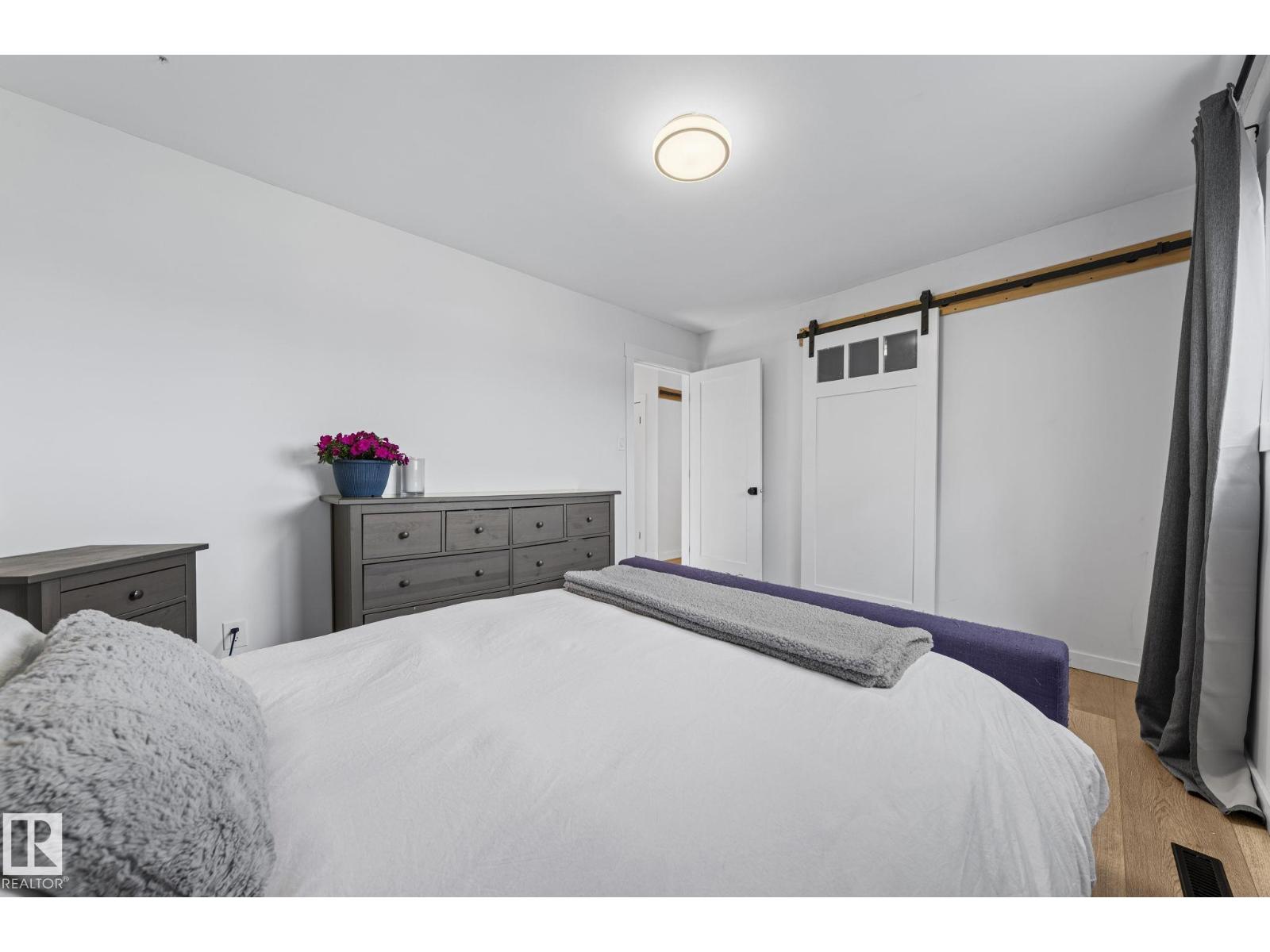 5707 95 AV NW - 22