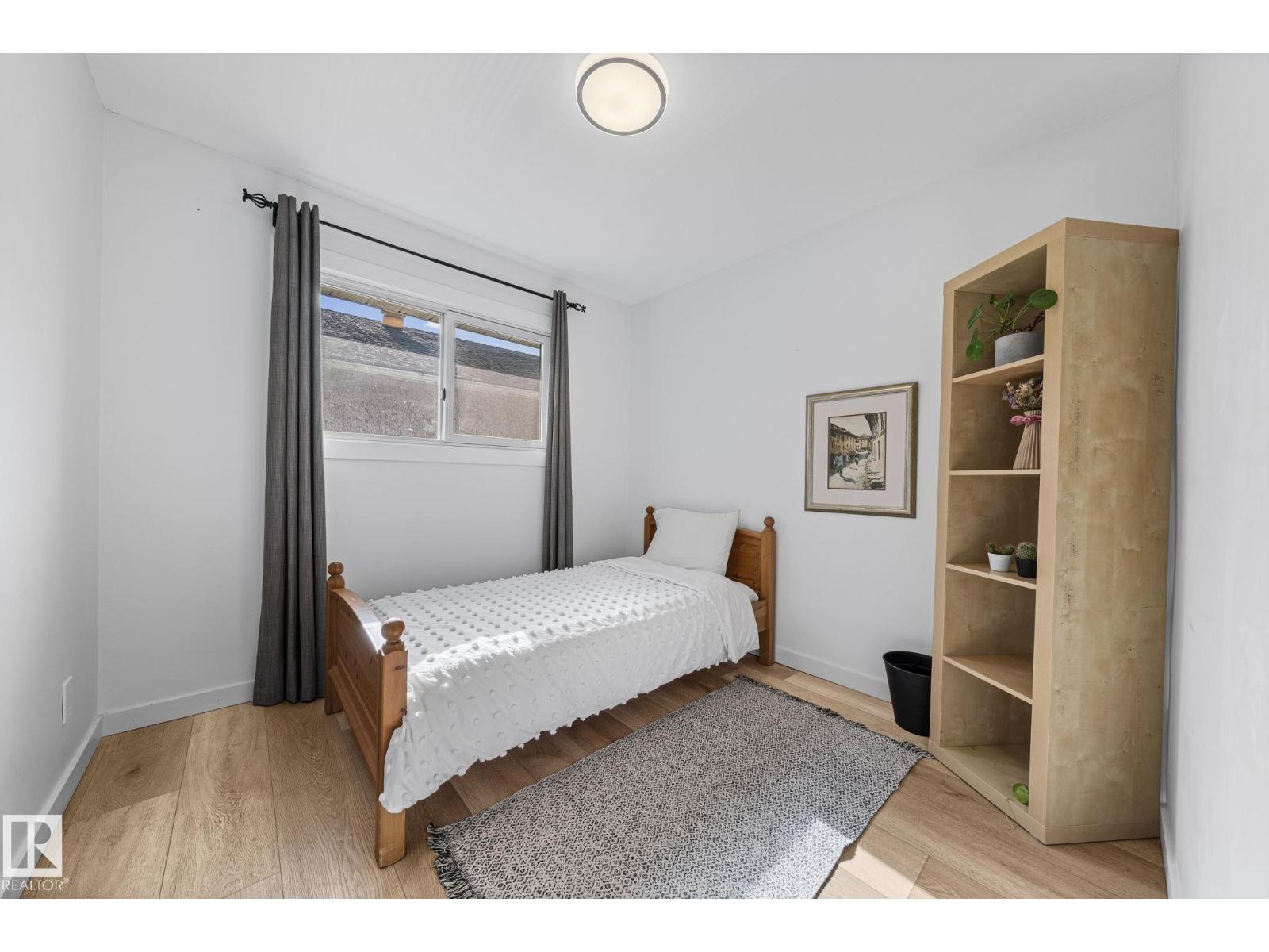 5707 95 AV NW - 24
