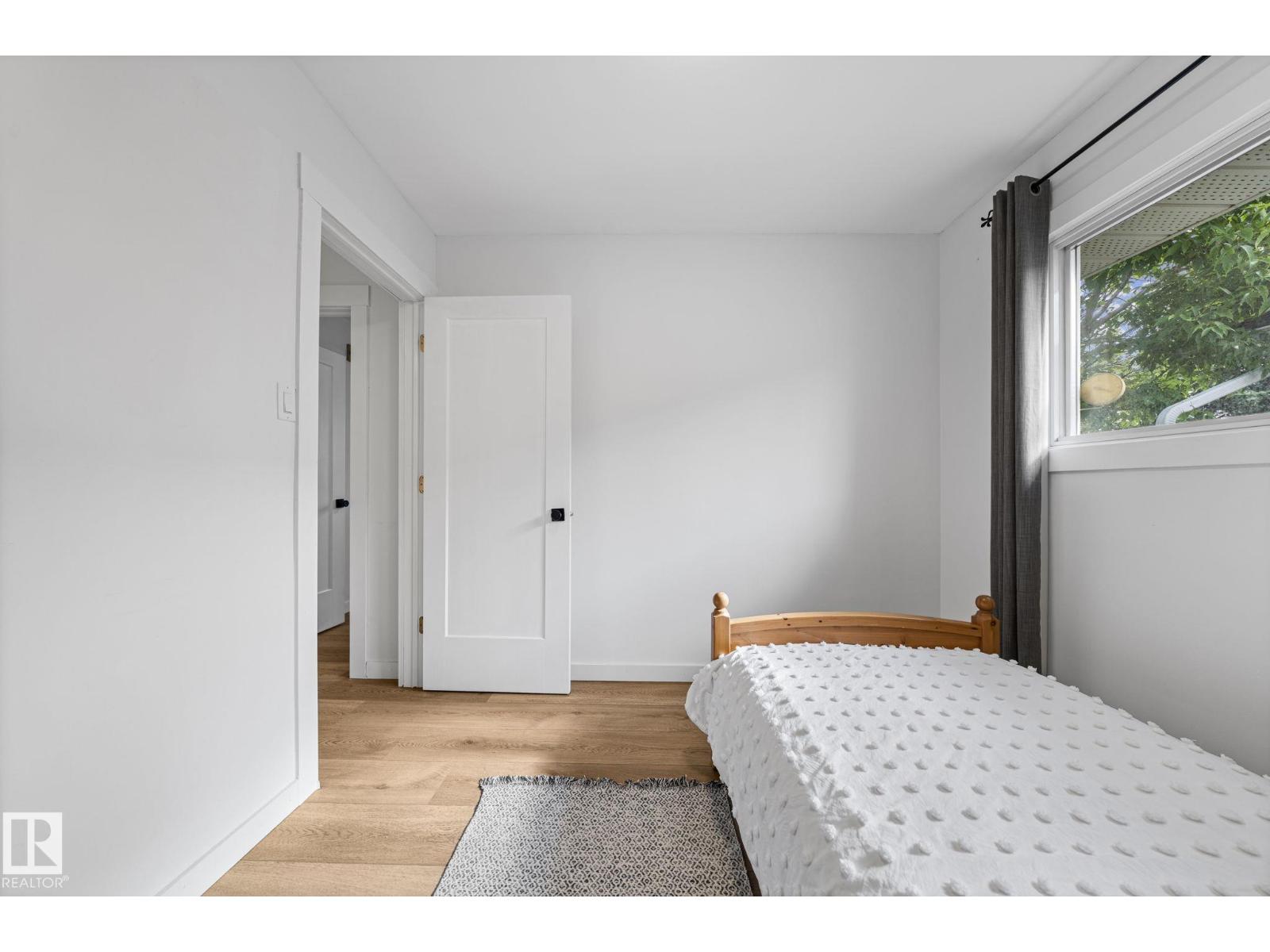 5707 95 AV NW - 25