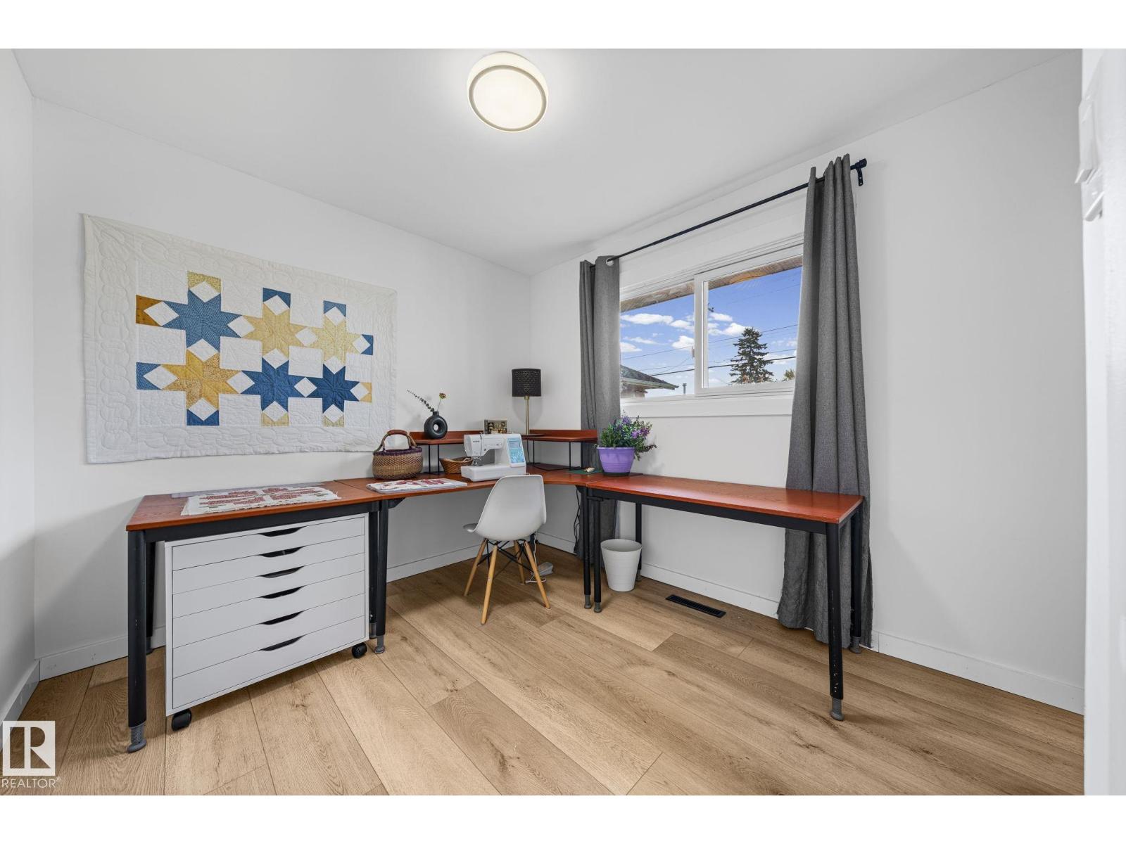 5707 95 AV NW - 26