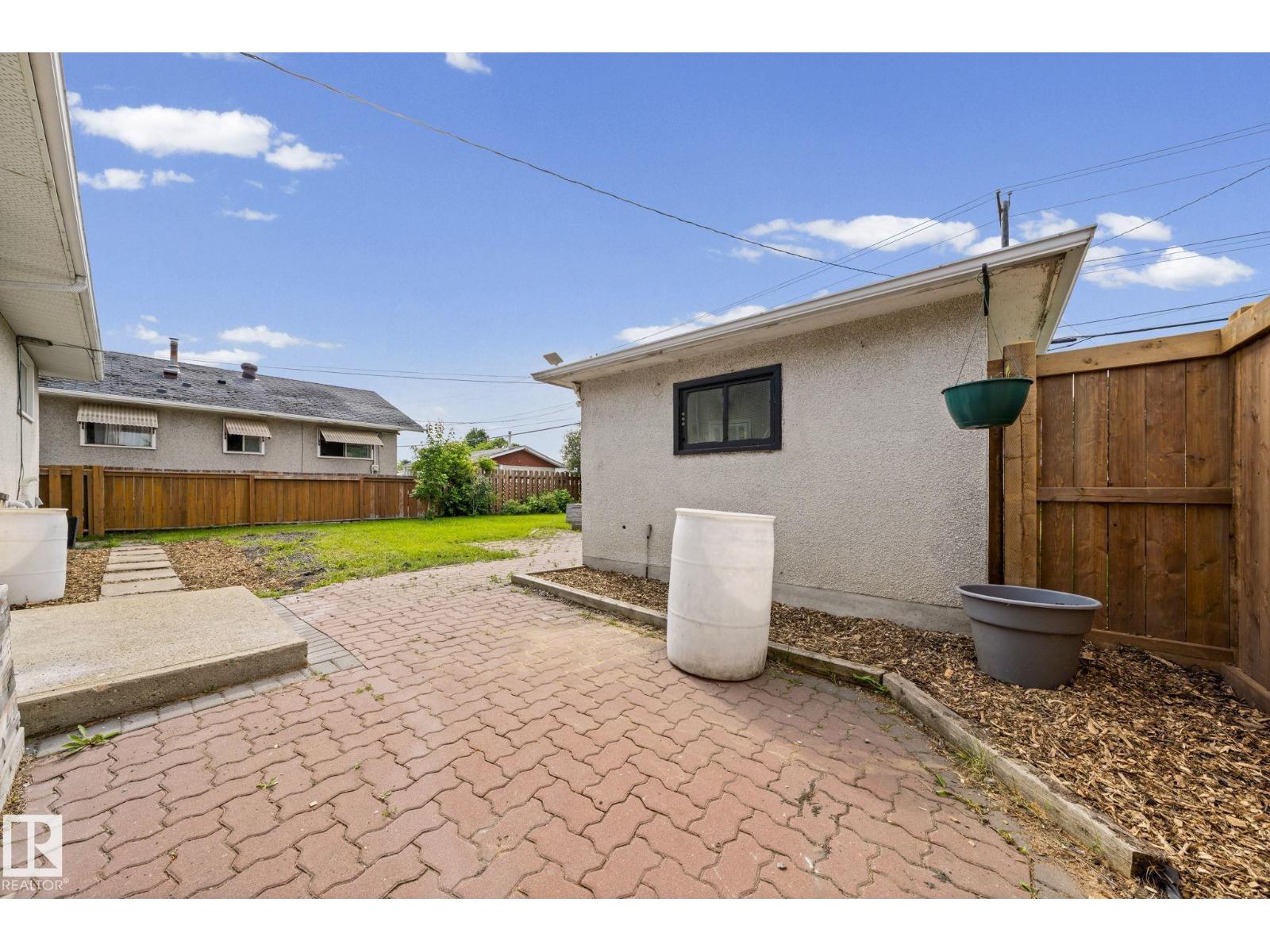 5707 95 AV NW - 31