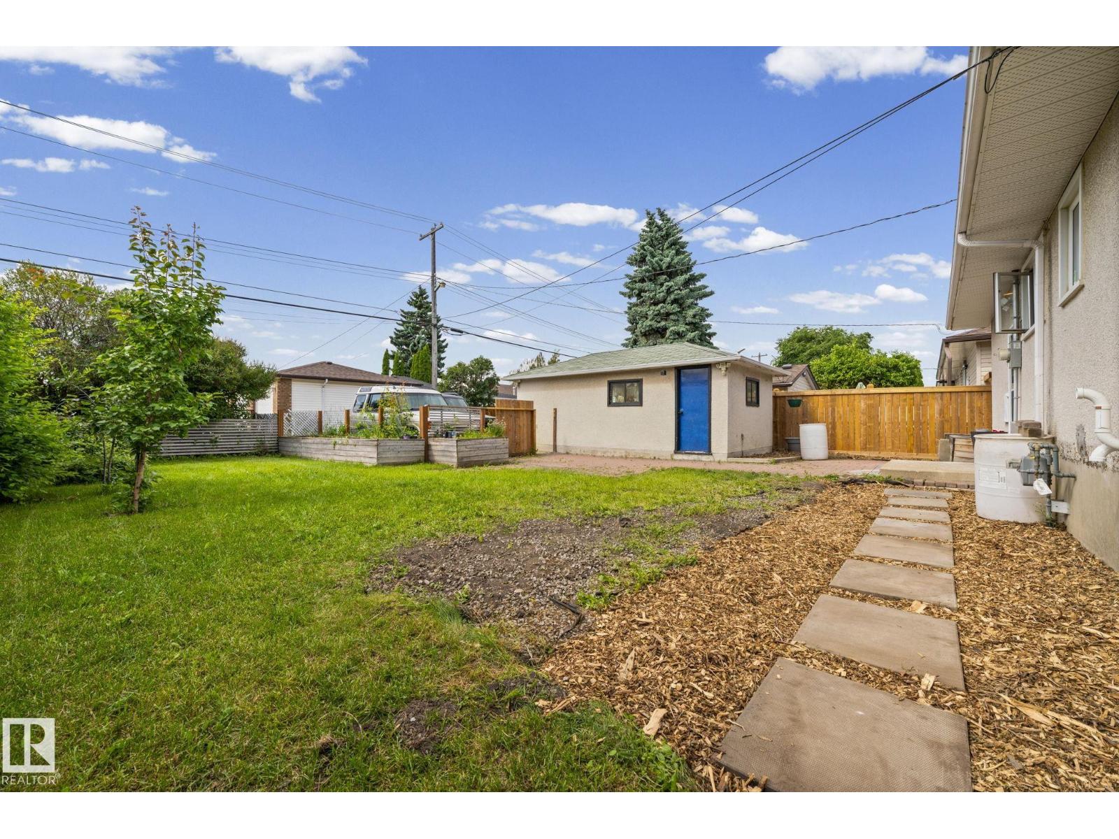 5707 95 AV NW - 33