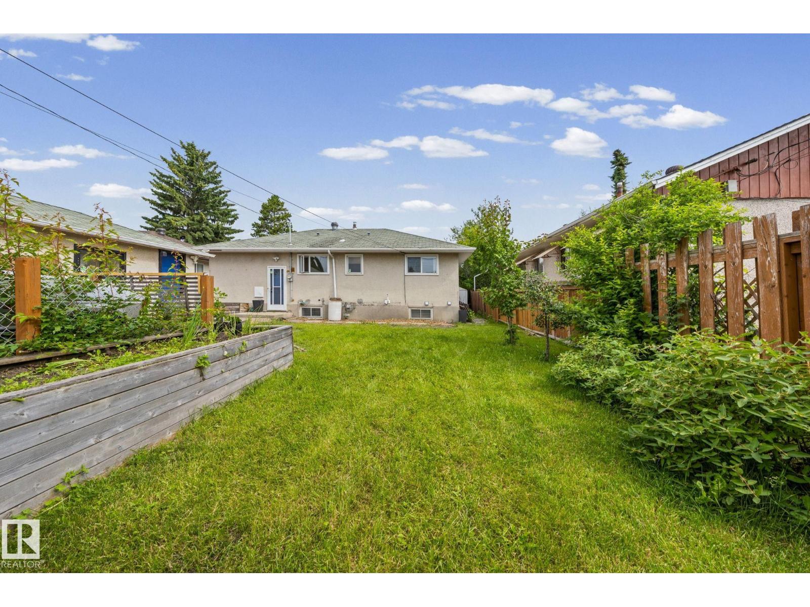 5707 95 AV NW - 34