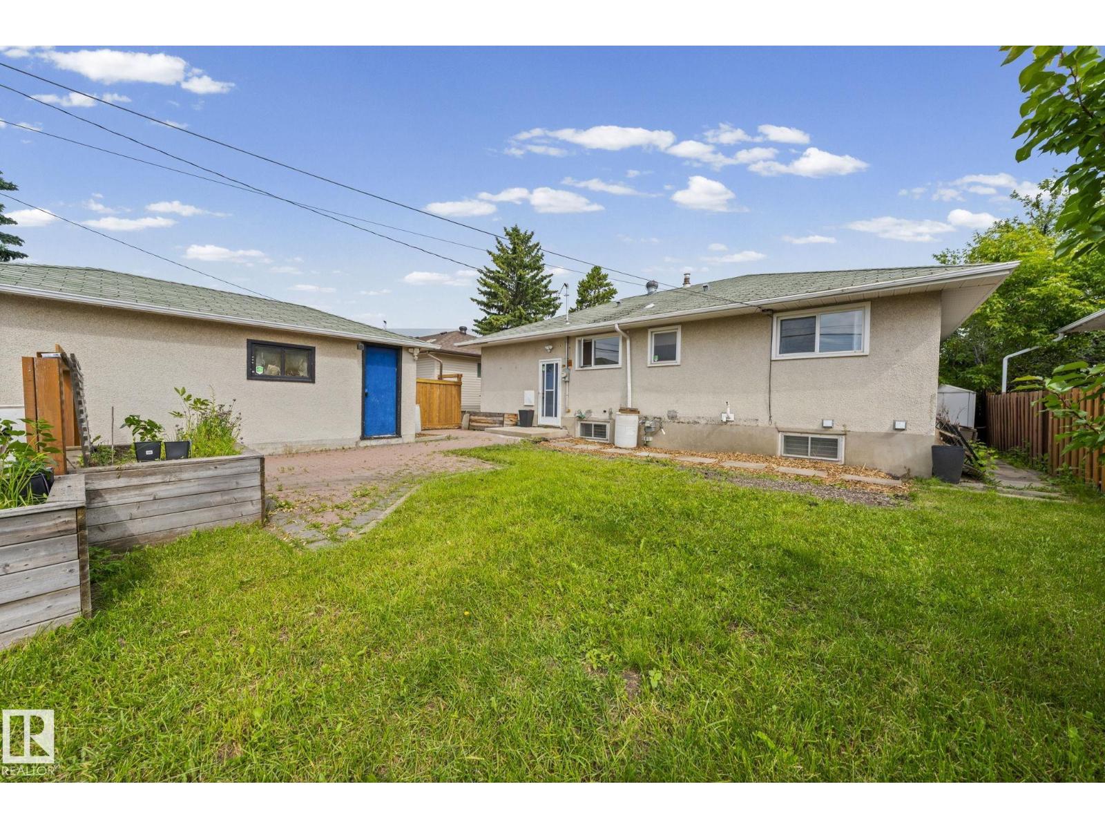 5707 95 AV NW - 35