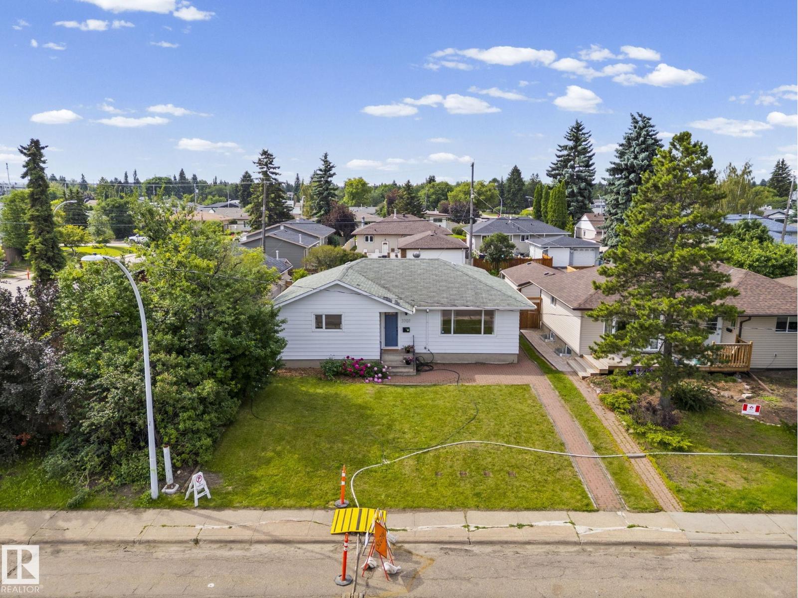 5707 95 AV NW - 36