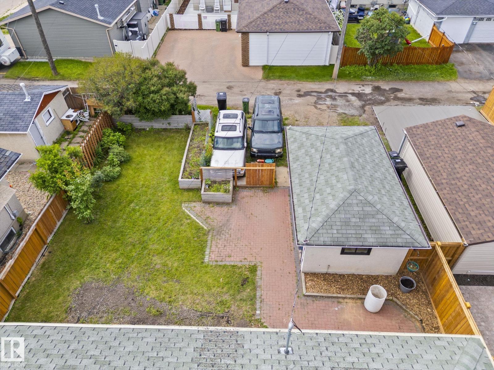 5707 95 AV NW - 38