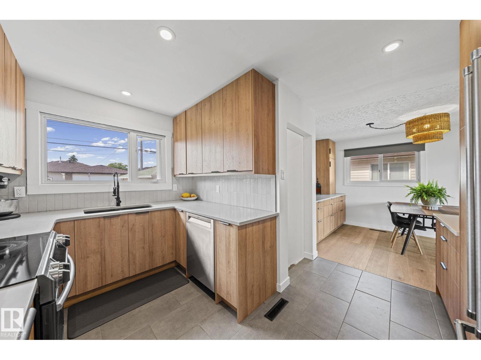5707 95 AV NW - 5