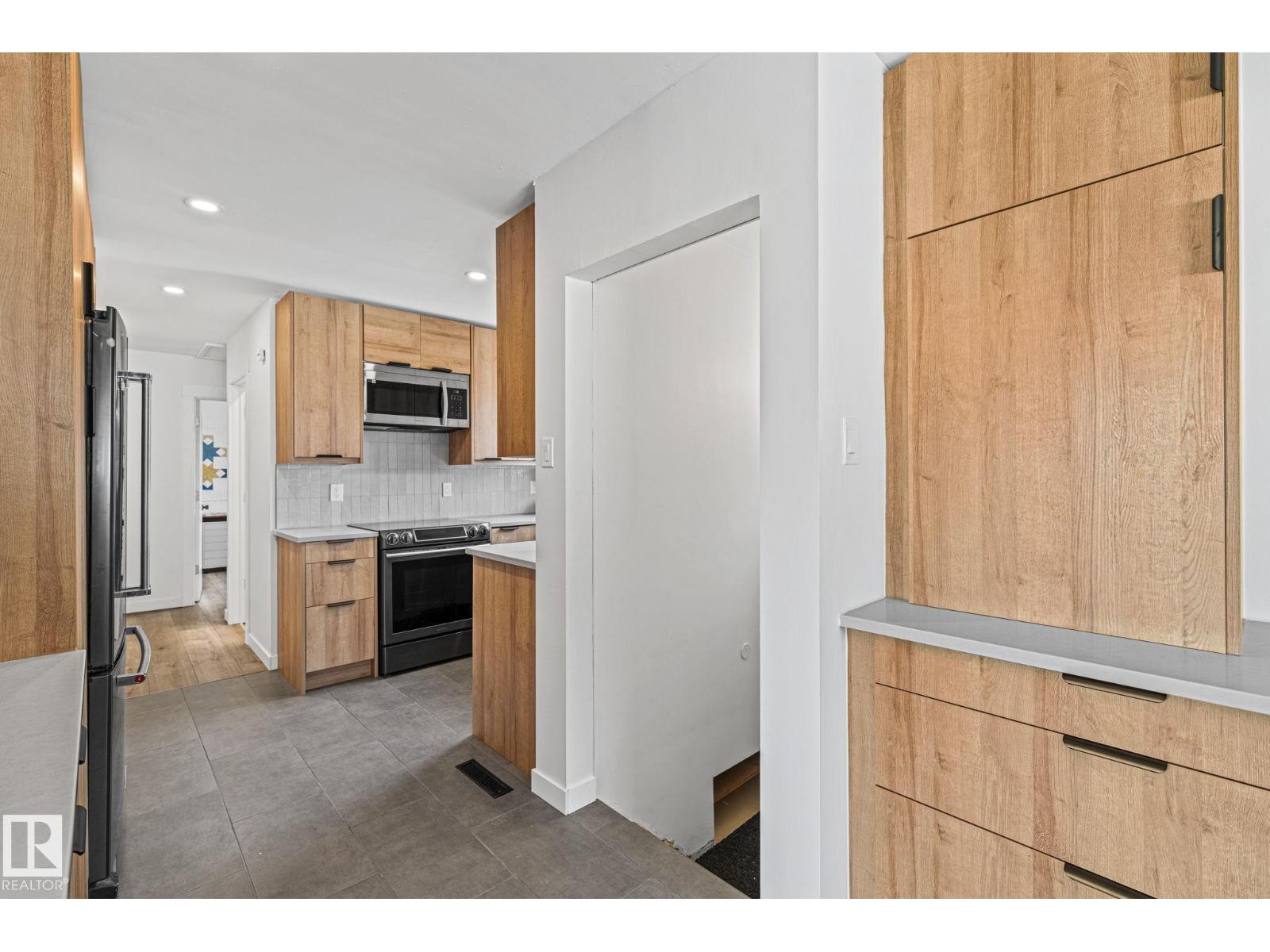 5707 95 AV NW - 7
