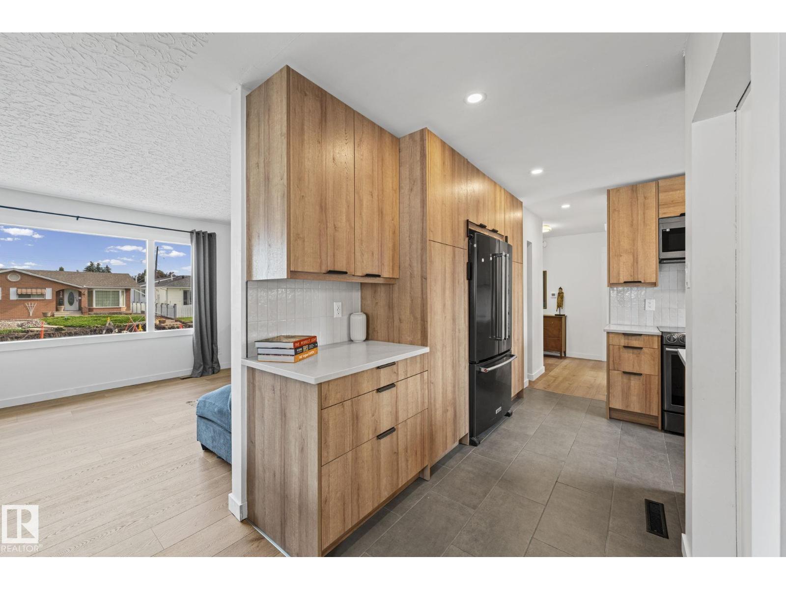 5707 95 AV NW - 8