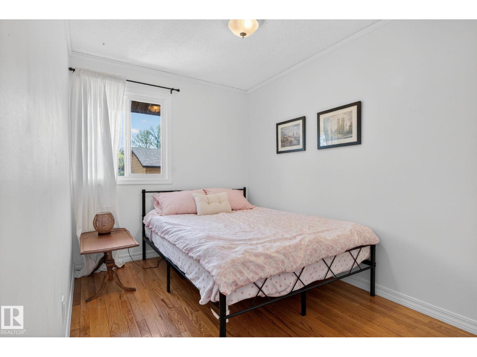 132 WOODSTOCK NW - 24