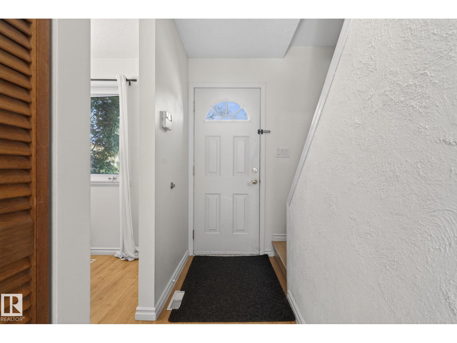 132 WOODSTOCK NW - 3