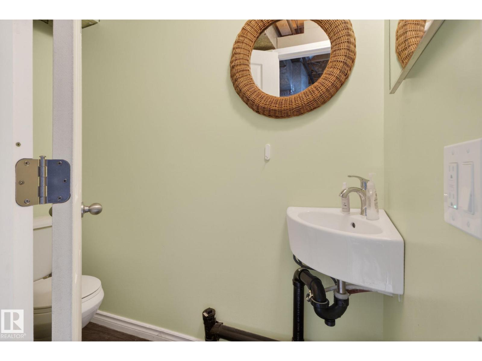 132 WOODSTOCK NW - 30