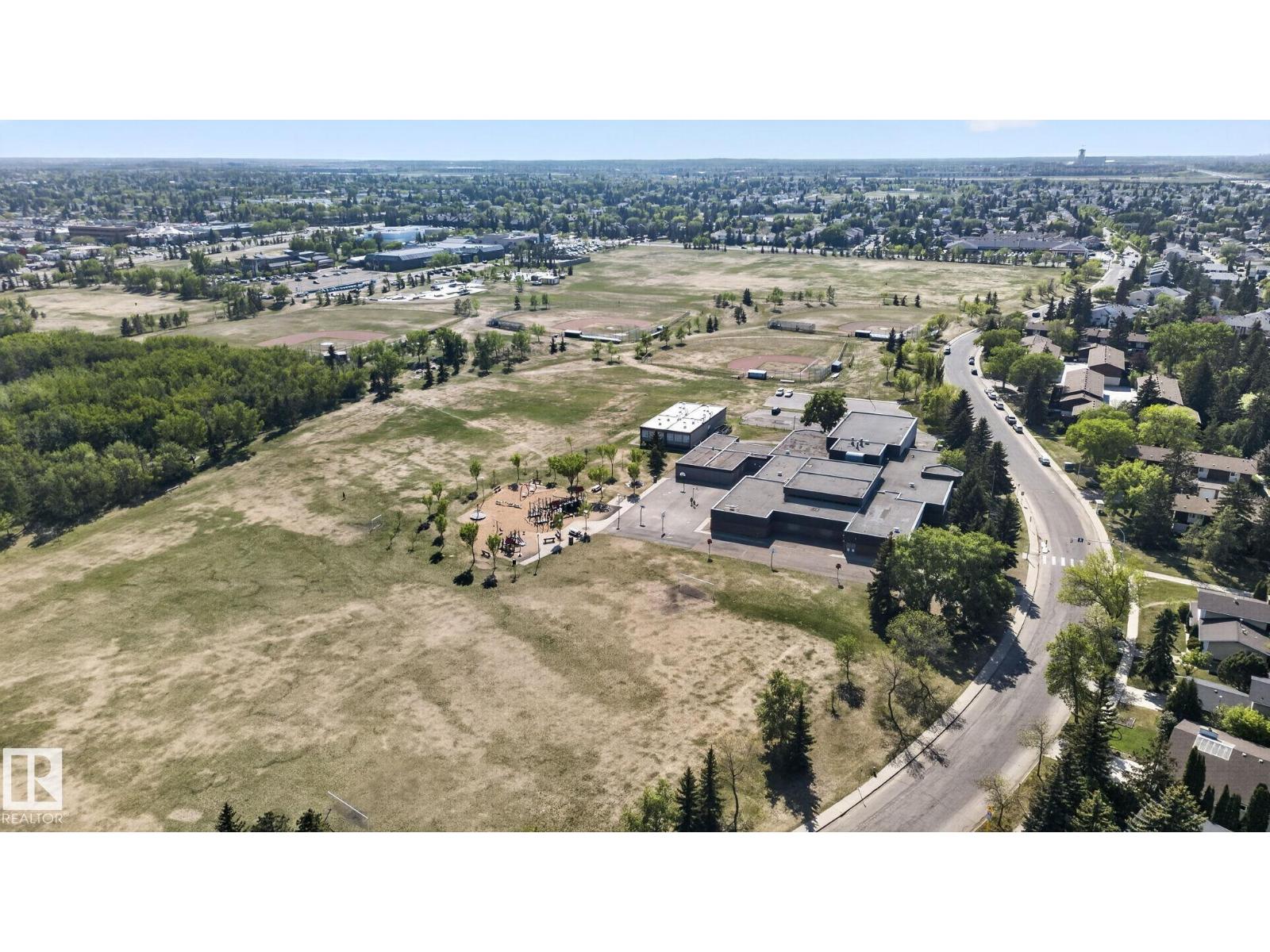 132 WOODSTOCK NW - 43