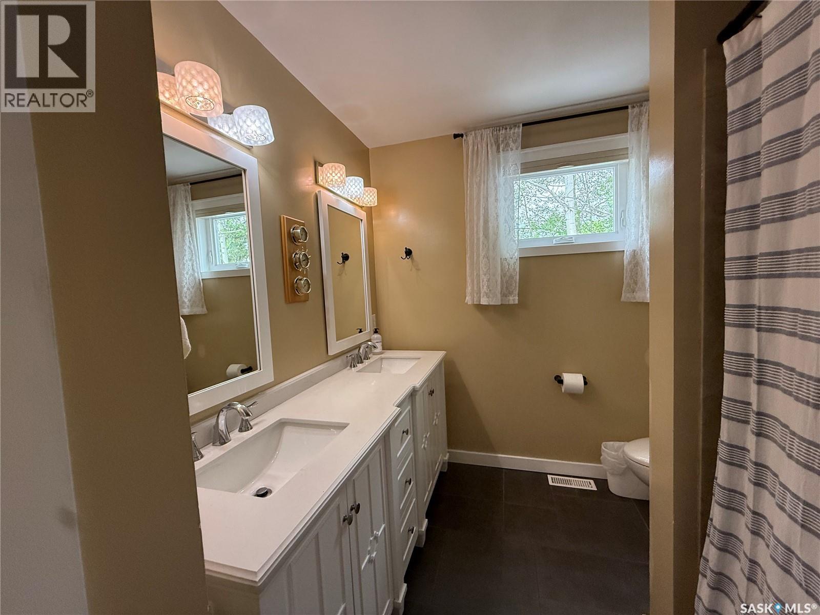 240 Dehavilland AVENUE - 33