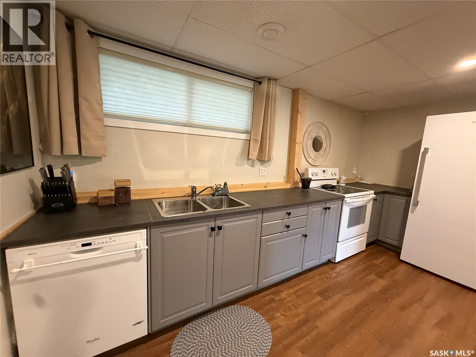 240 Dehavilland AVENUE - 41