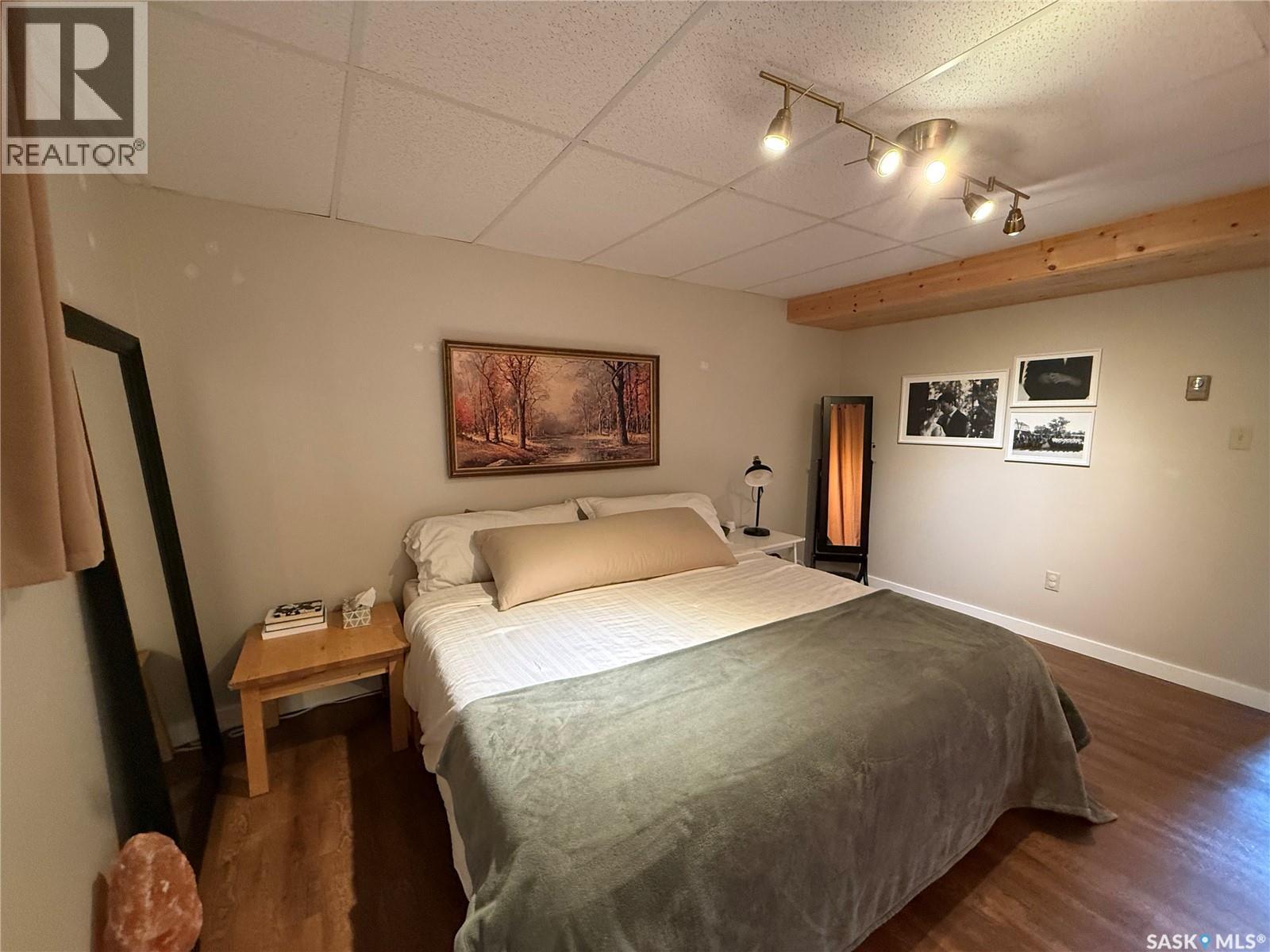 240 Dehavilland AVENUE - 52