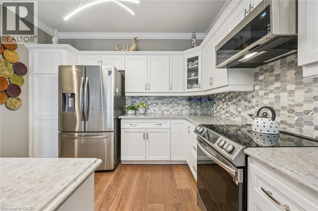 #11 20 ISHERWOOD Avenue - 13