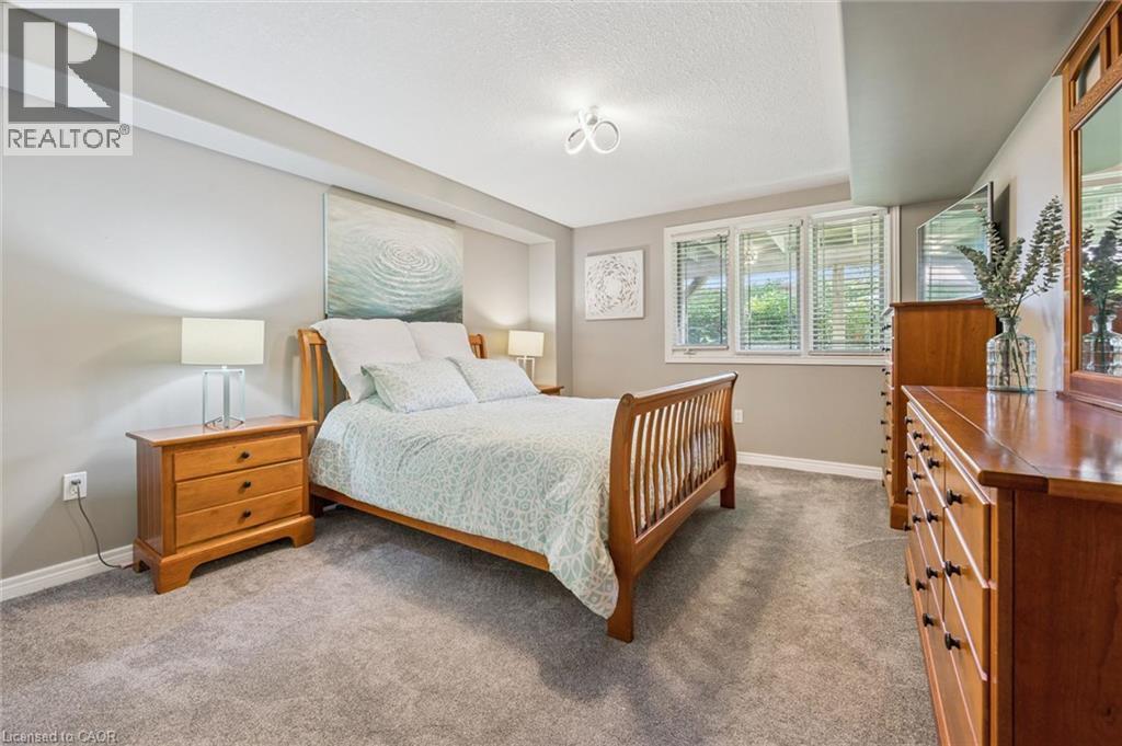 #11 20 ISHERWOOD Avenue - 35